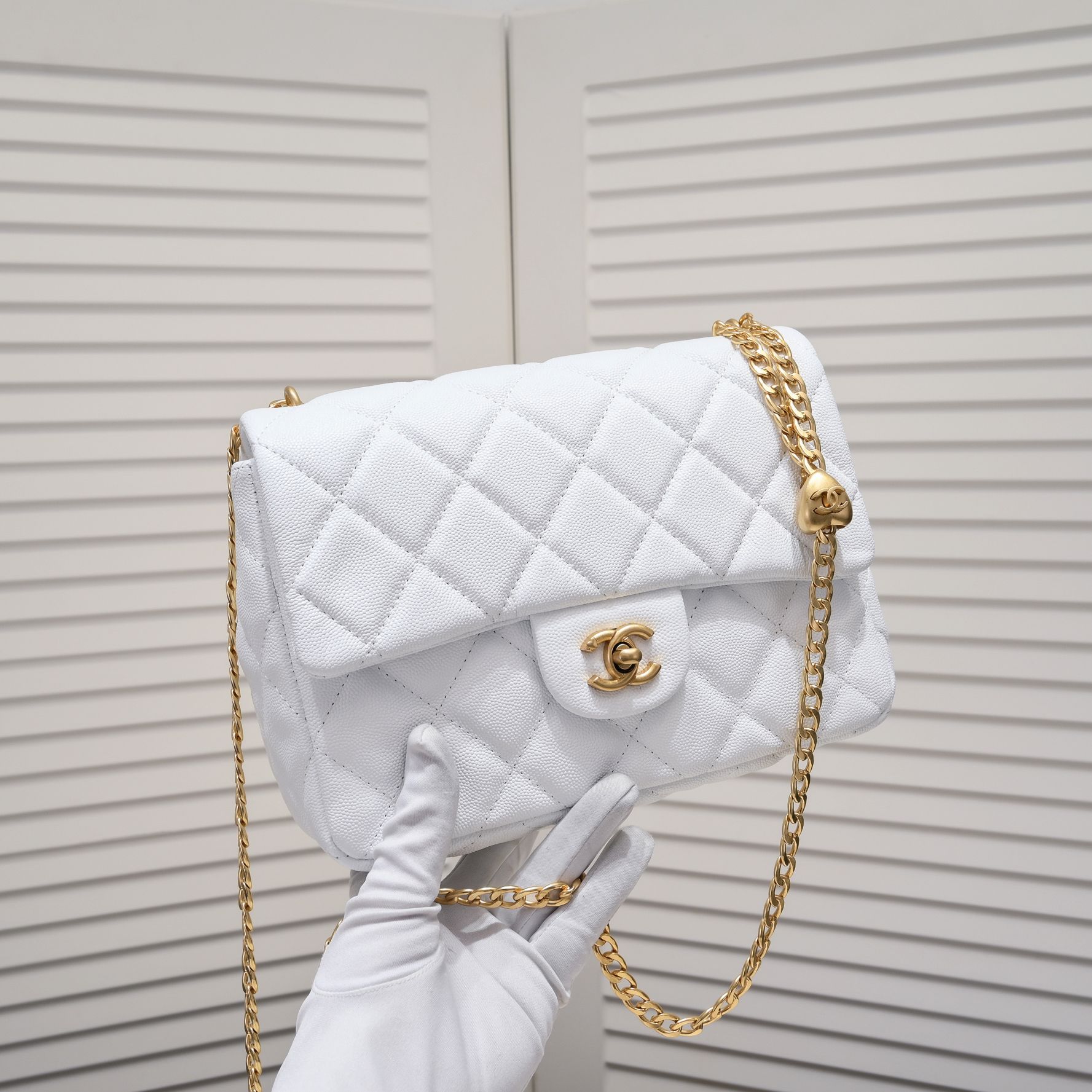 Chanel 23P Heart-Shaped Sardware Shoulder Bag Handbag