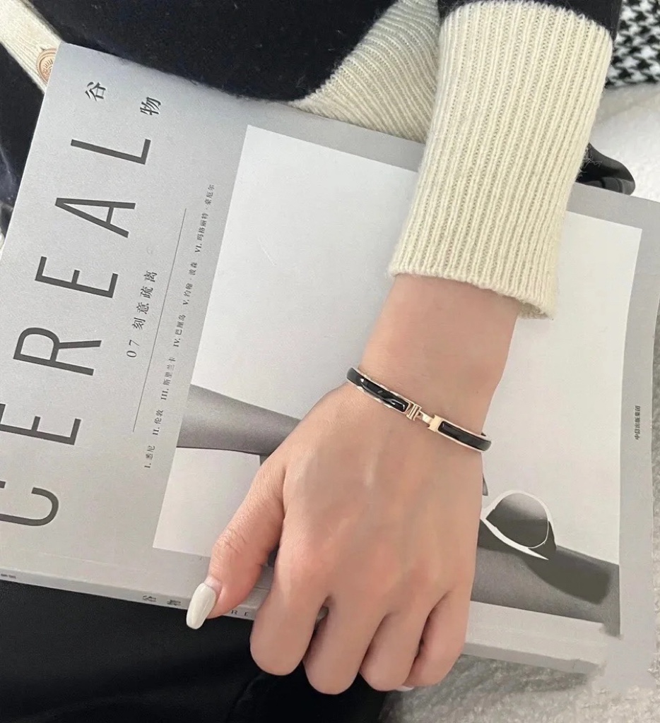 Enamel Hermes Clic H bracelet, Narrow version, Black & White