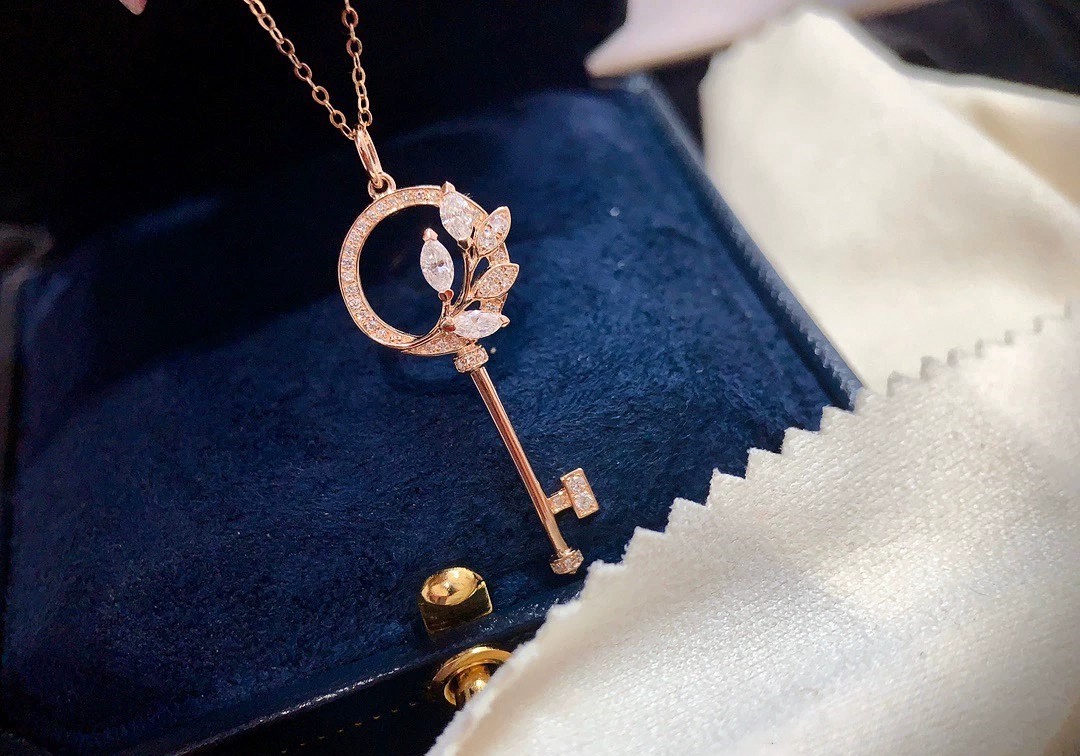 Tiffany Keys, Tiffany Victoria® Diamond Vine Circle Key in Platinum