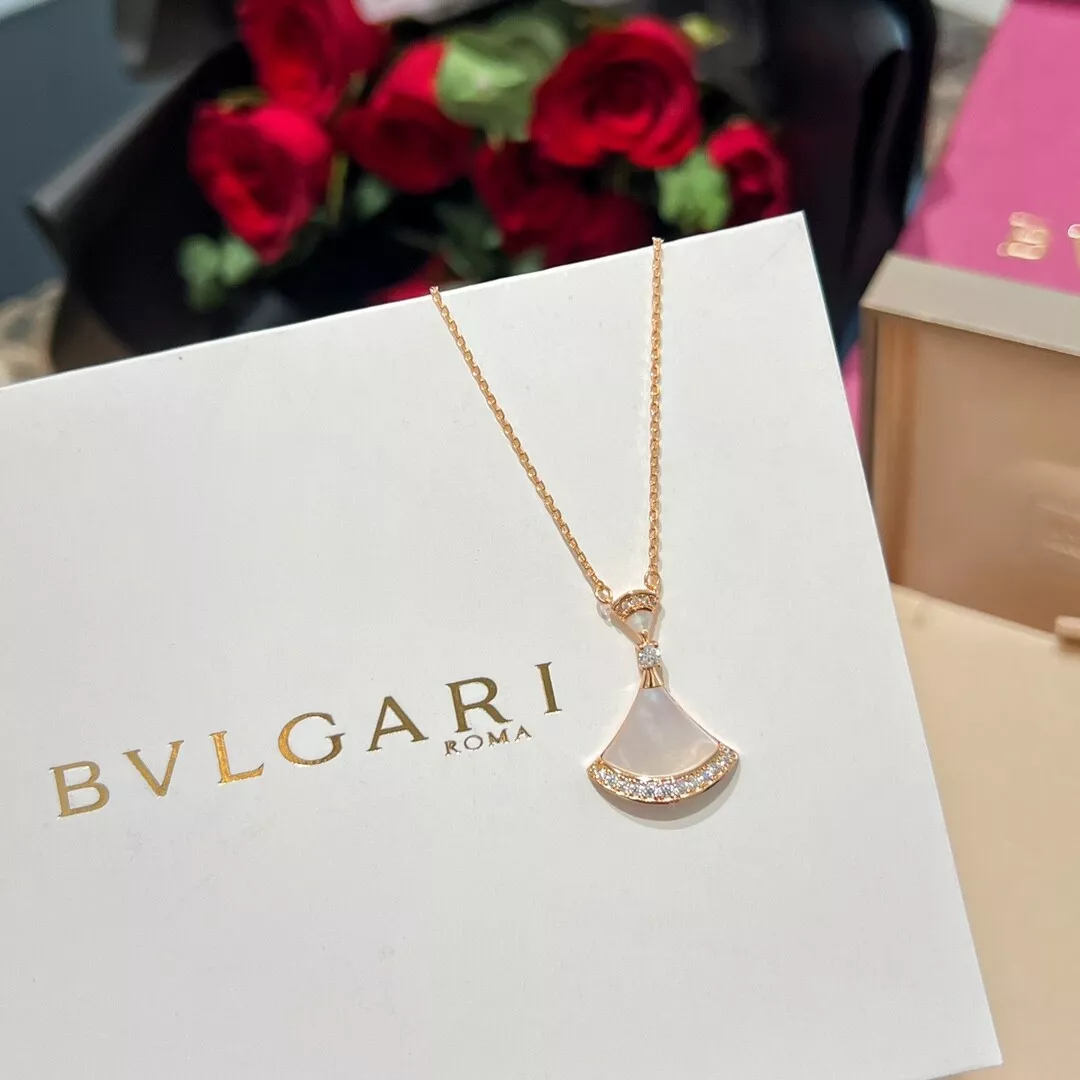 Bvlgari Diva Dream Pendant Shell Necklace