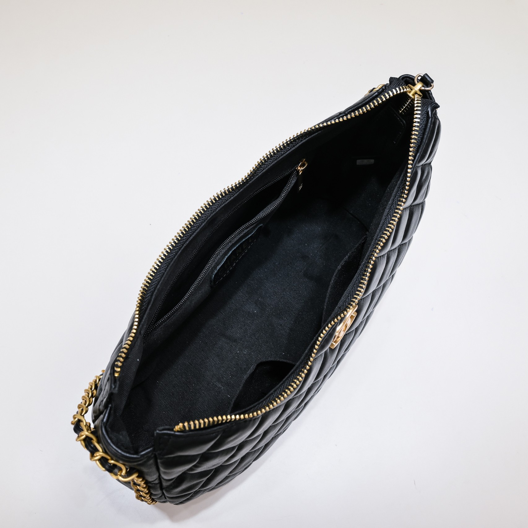 Chanel 23p Crescent Moon Bag Hobo Wristlet Shoulder Bag Handbag