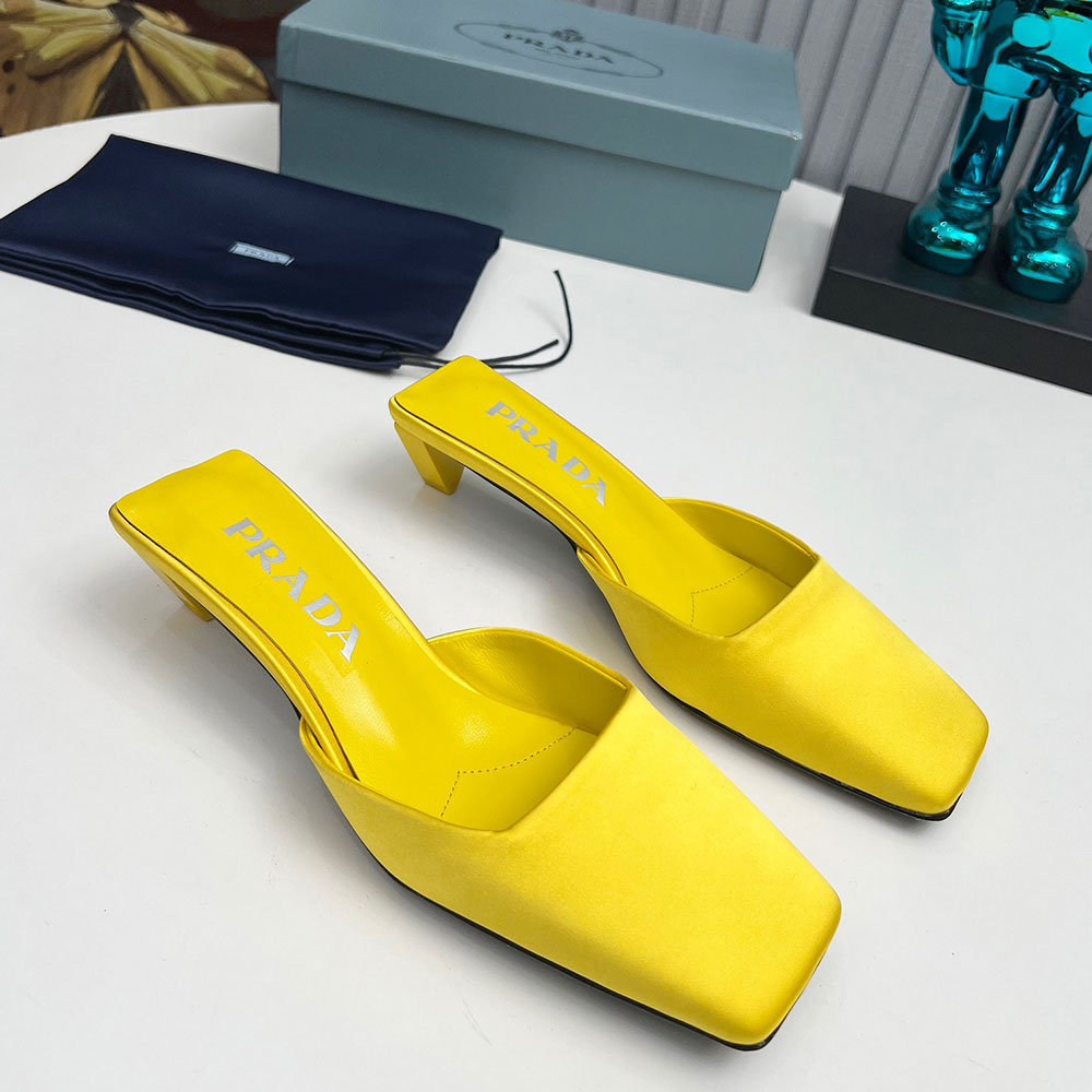 Prada Casual Flip Flops With Flat Heads Slide Sandal (Replica)