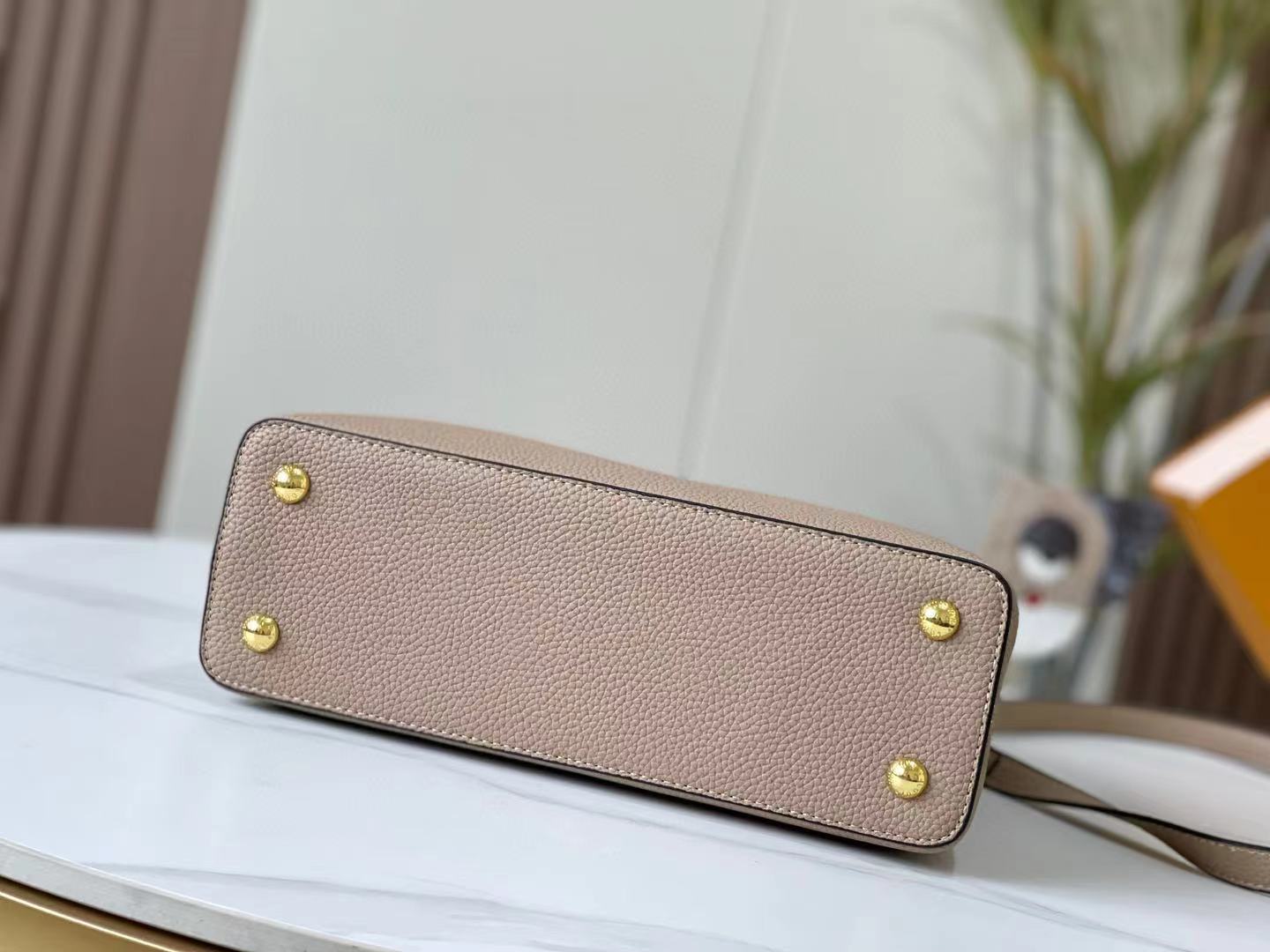 Louis Vuitton LV Capucines Strap Shoulder Bag Handbag (Replica)