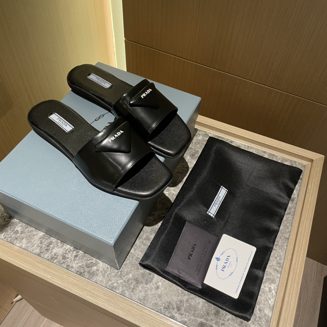 Prada  Bright Fat Slippers Fashion Sandals Slide (Replica)