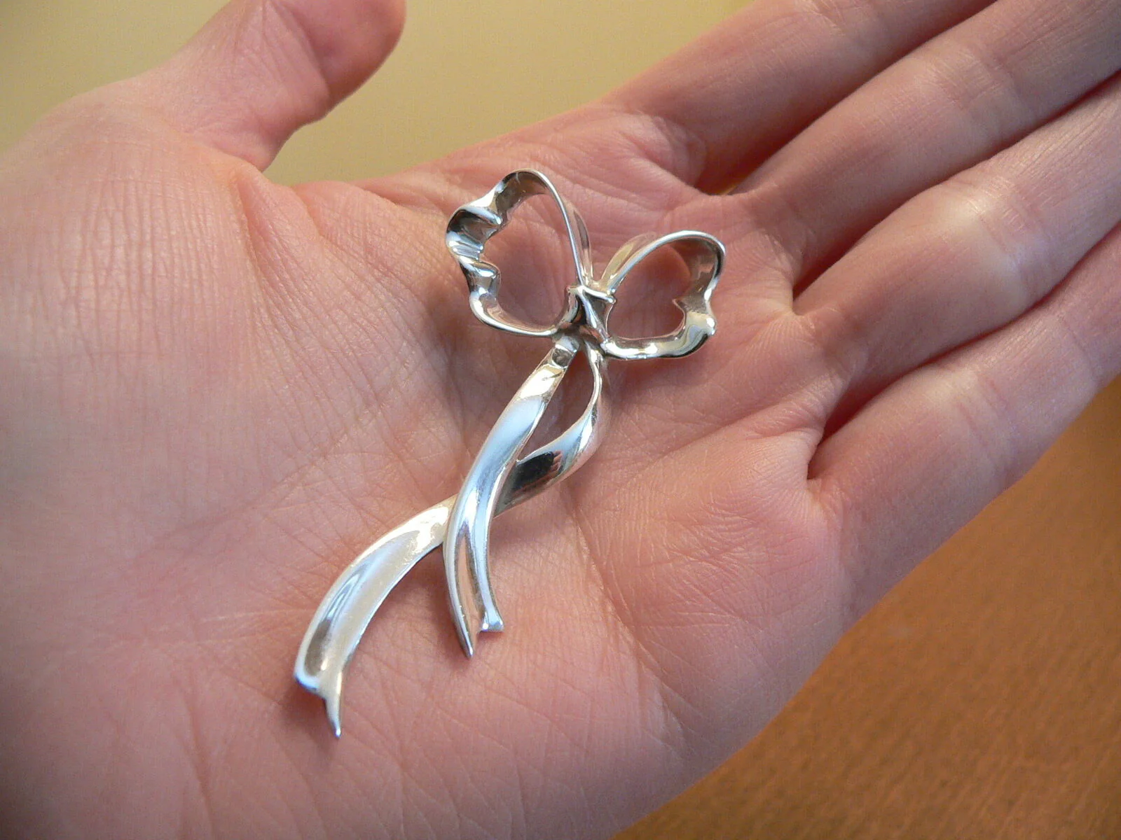 Tiffany & Co Silver Ribbon Bow Brooch Pin Gift Love Flowing Floating 2.25 Inch