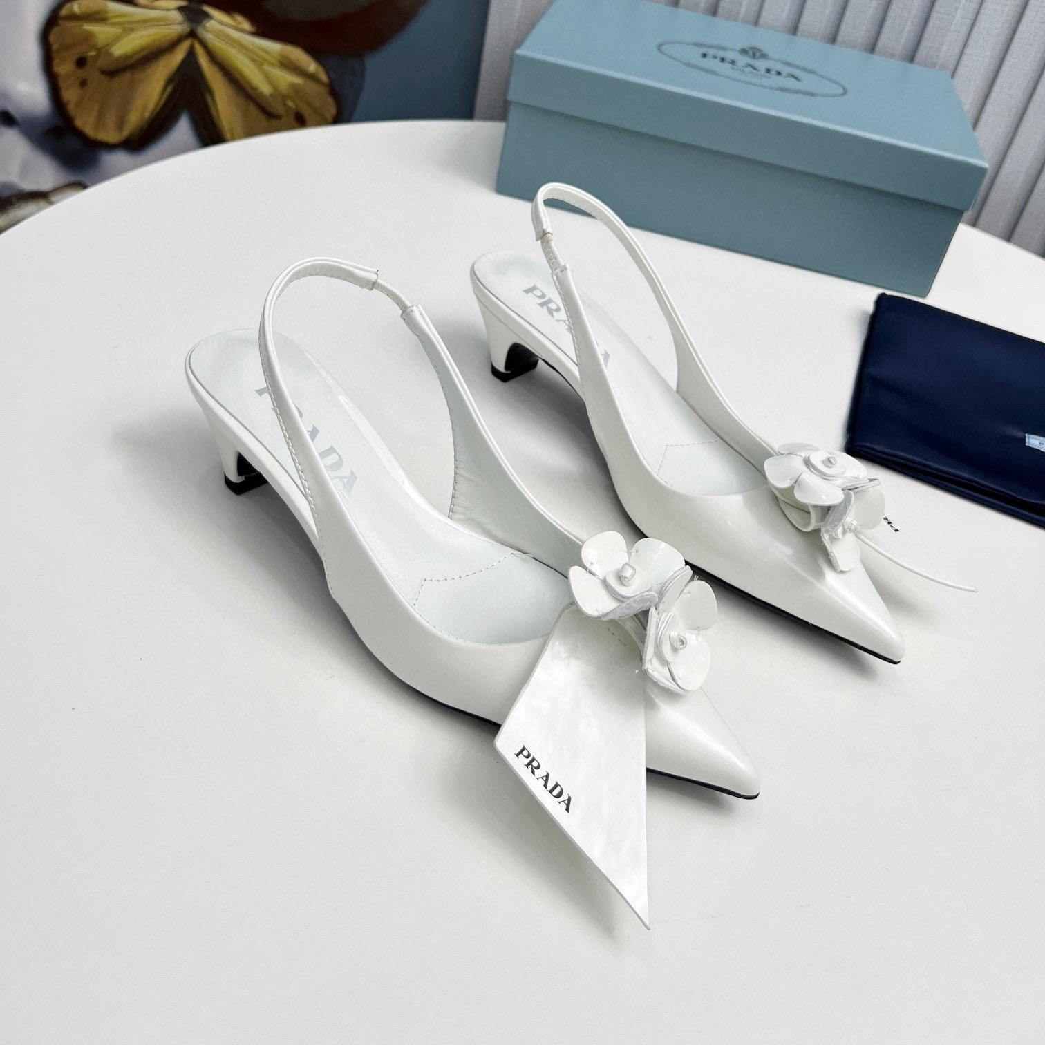 Prada  Leather Temperament Piece  Sandals Slide (Replica)