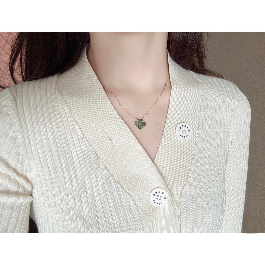 Van Cleef & Arpels Clover Necklace in Fine Gray, Vintage Alhambra pendant