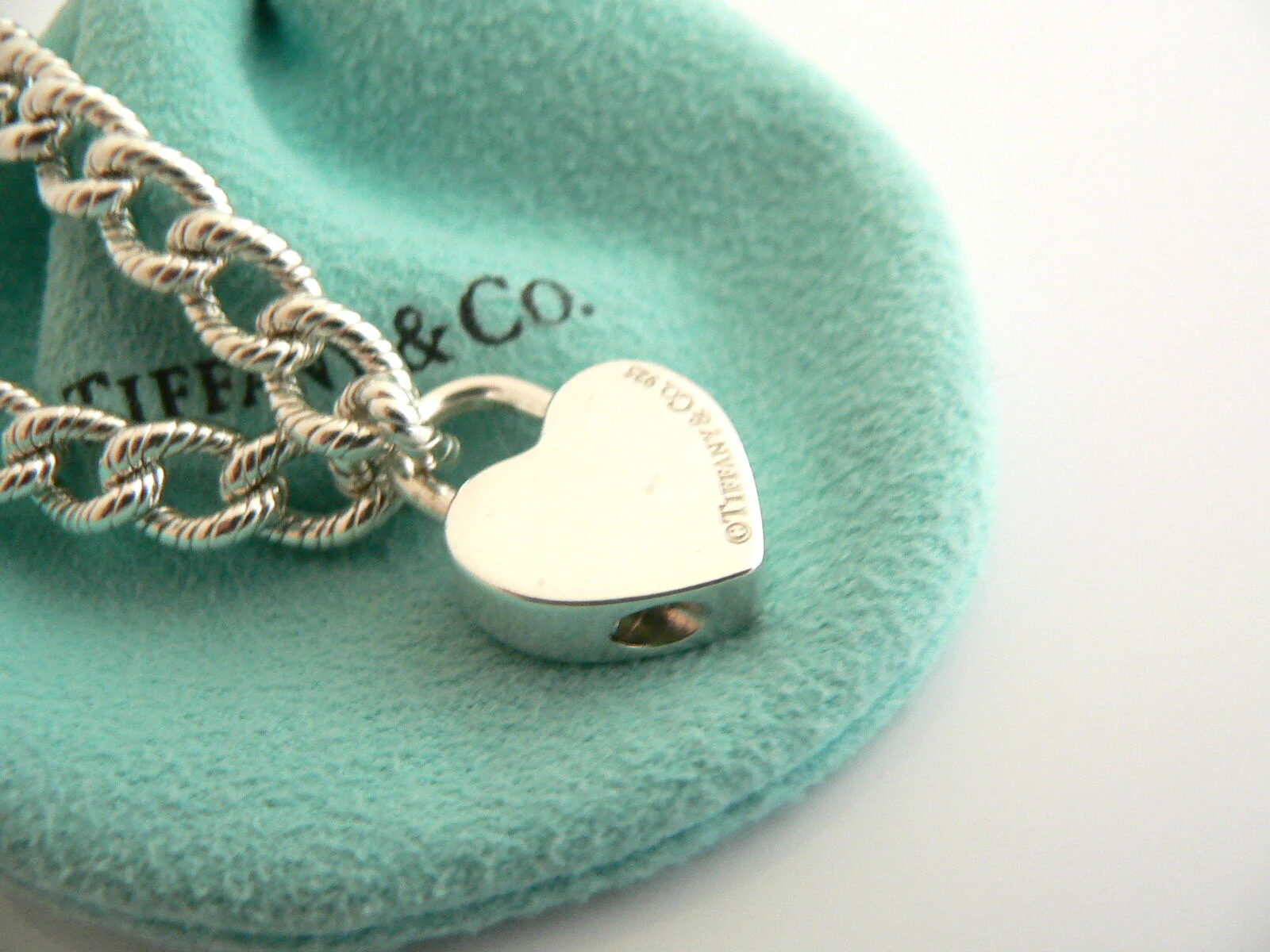 Tiffany & Co Silver MOM Heart Padlock Charm Bracelet Gift Love Textured Link