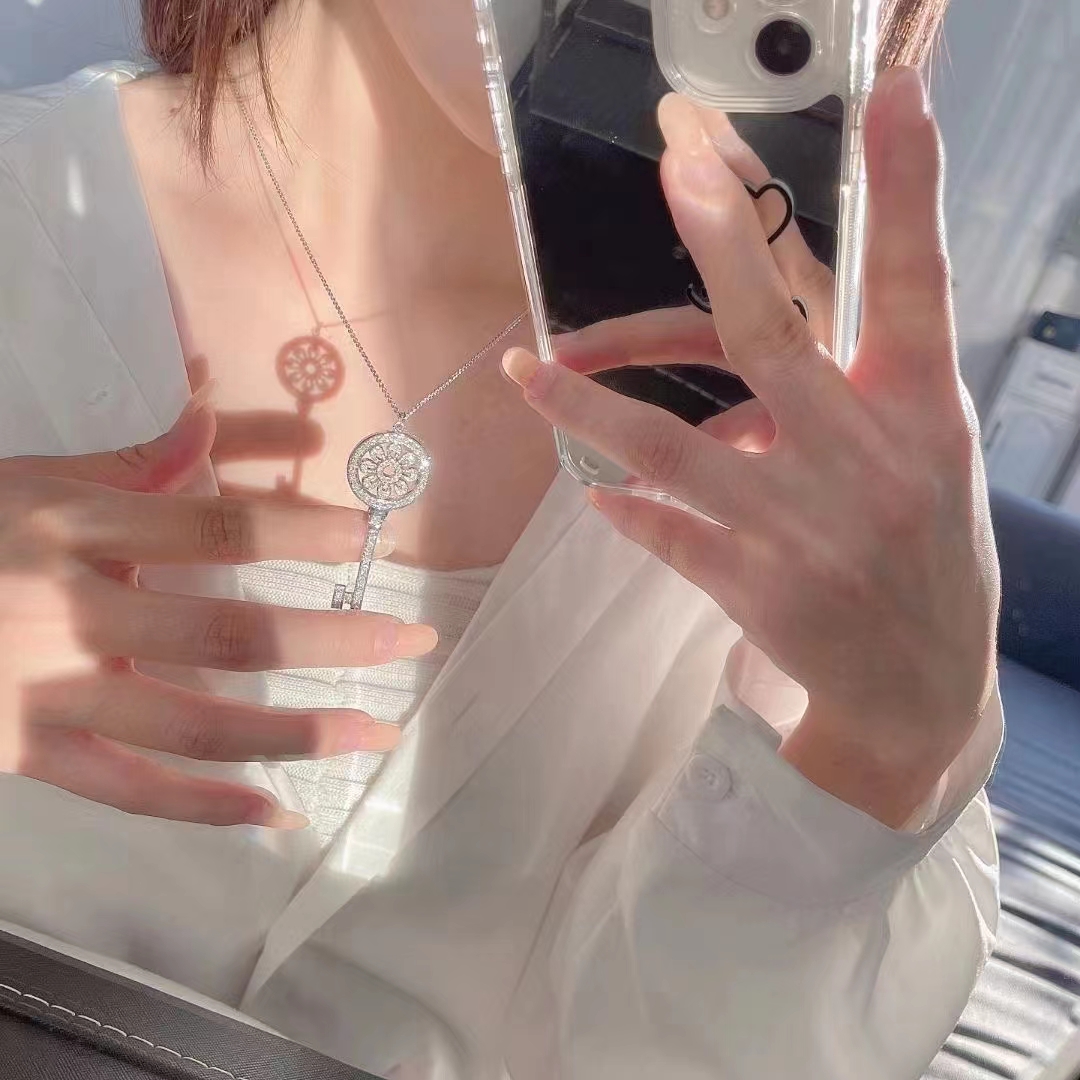 Tiffany Keys, Petals key pendant