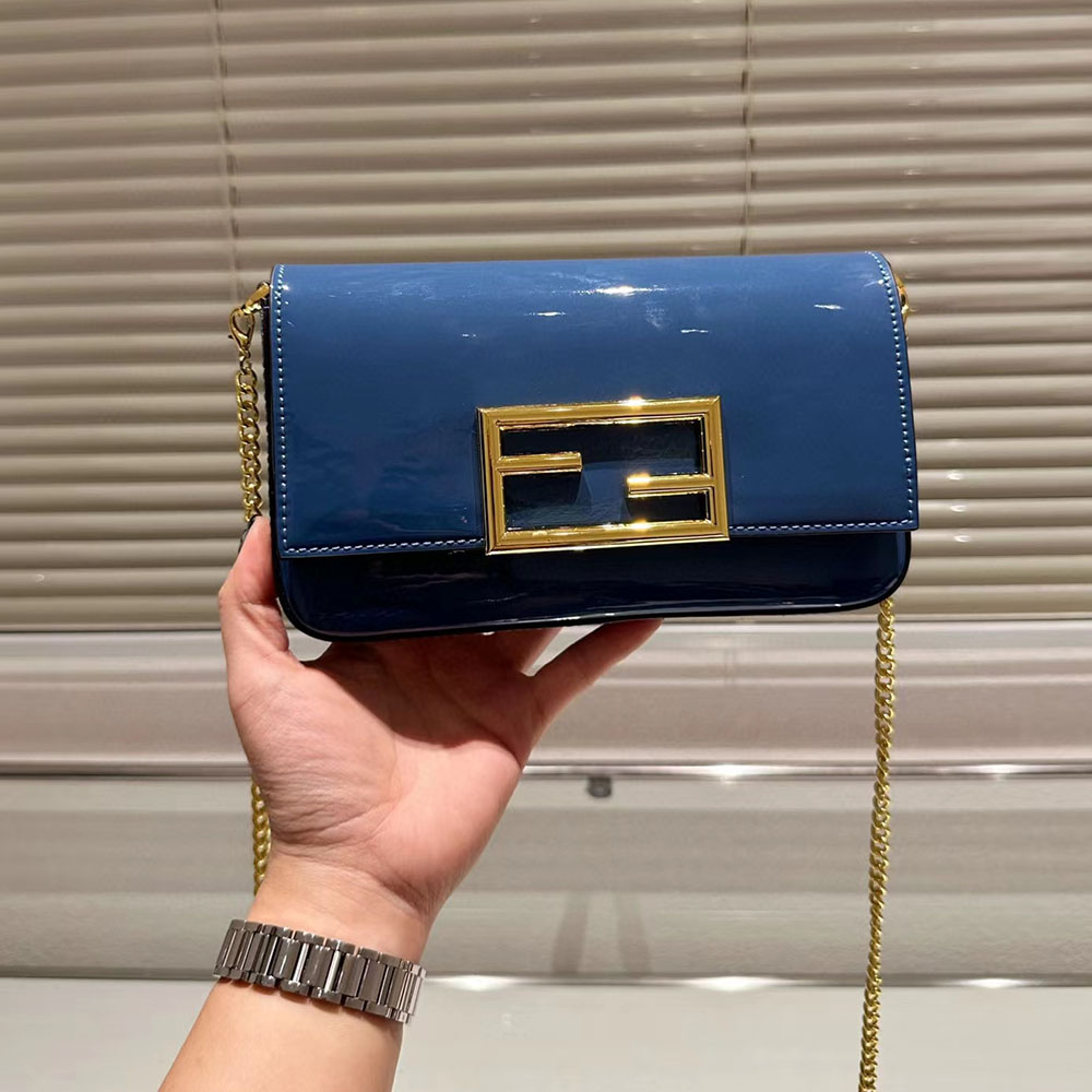 FENDI Chain Wallet Crossbody Bag(Replica)