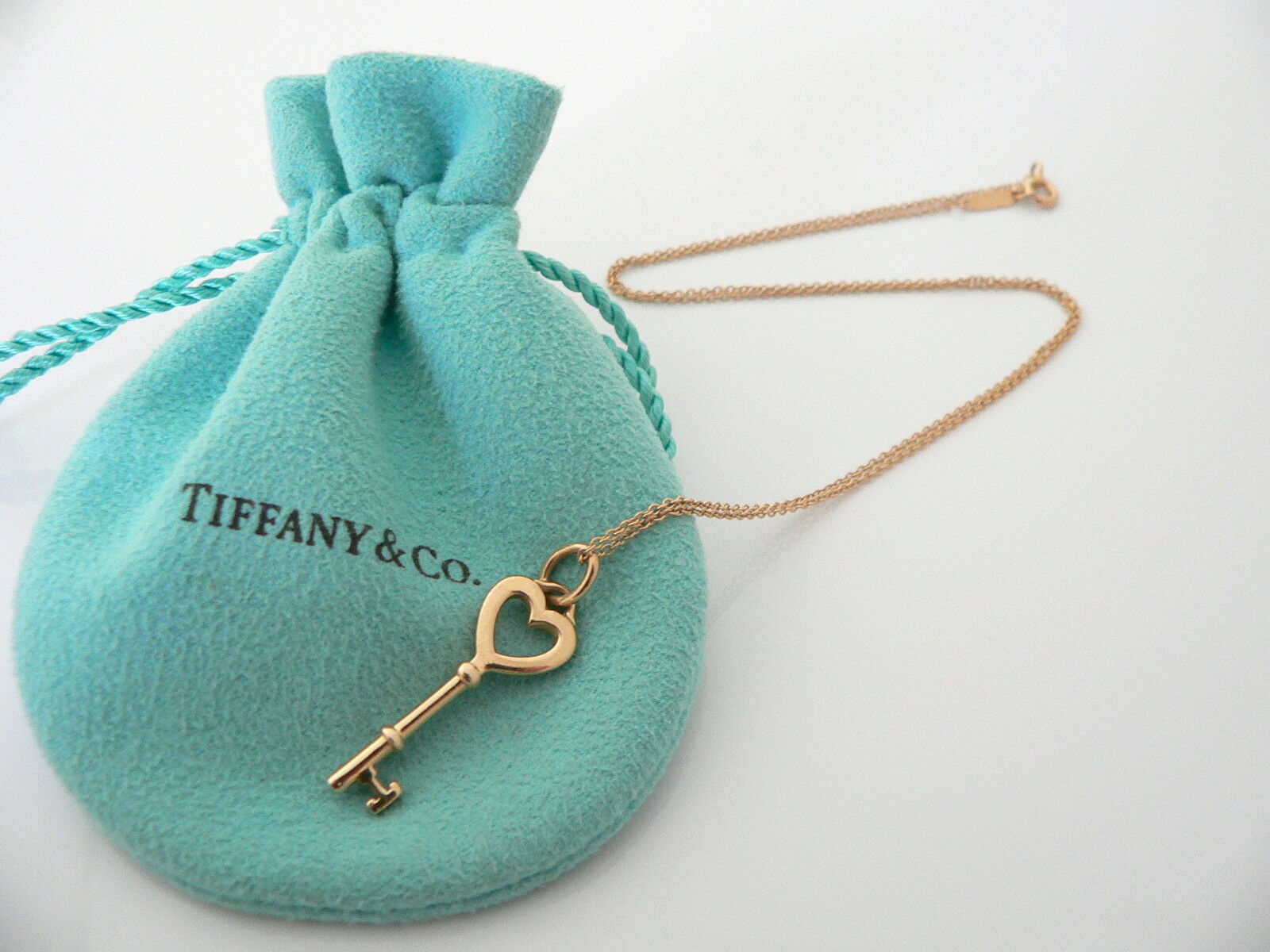Tiffany & Co 18K Yellow Gold Heart Key Necklace Pendant Chain Gift Pouch Love