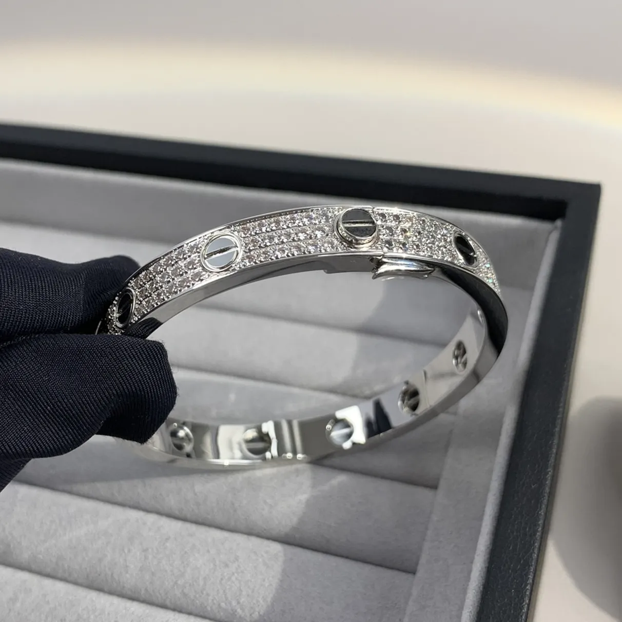 Cartier Love Bracelet Diamond-Paved Wiht Black Ceramic White Gold B6032417