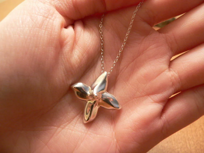 Tiffany & Co Flower Petal Necklace Pendant Charm Gift Love Silver Chain Birthday