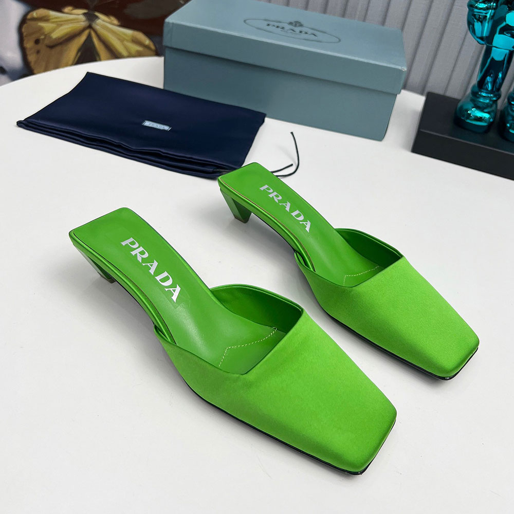 Prada Casual Flip Flops With Flat Heads Slide Sandal (Replica)