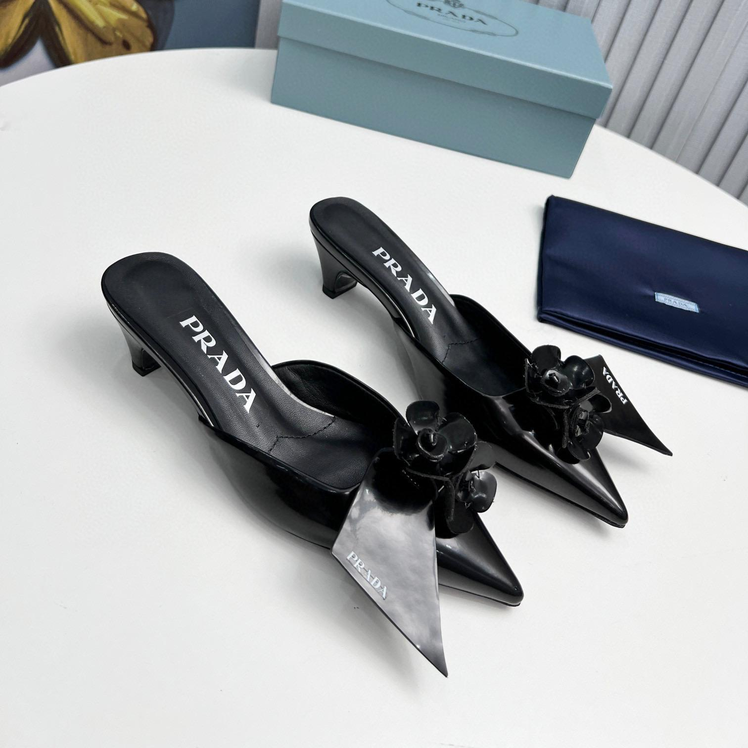Prada  Patent Leather Flip-flops Sandals Slide (Replica)