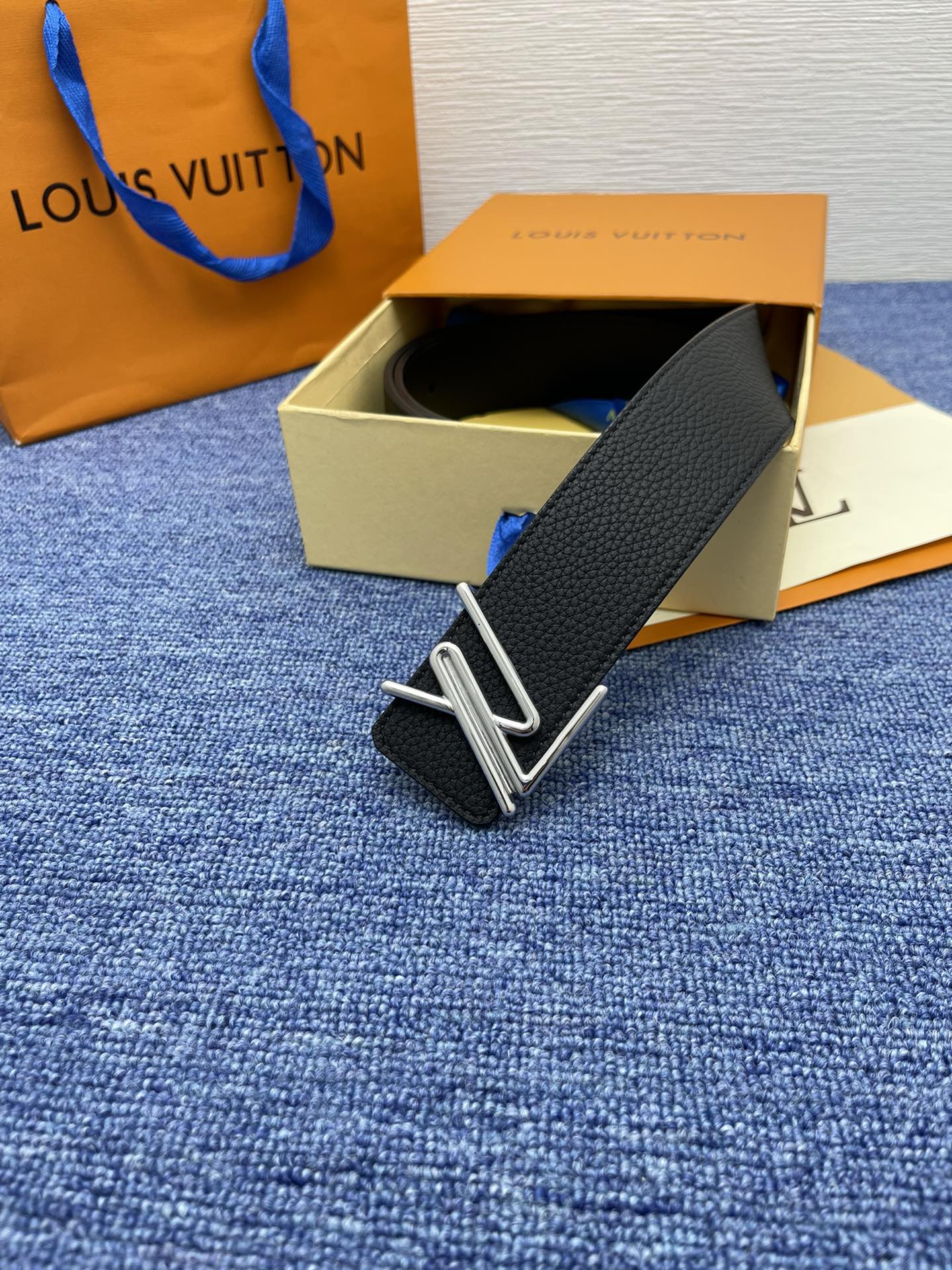 Louis Vuitton LV Leather Belts 1:1 Mirror Version
