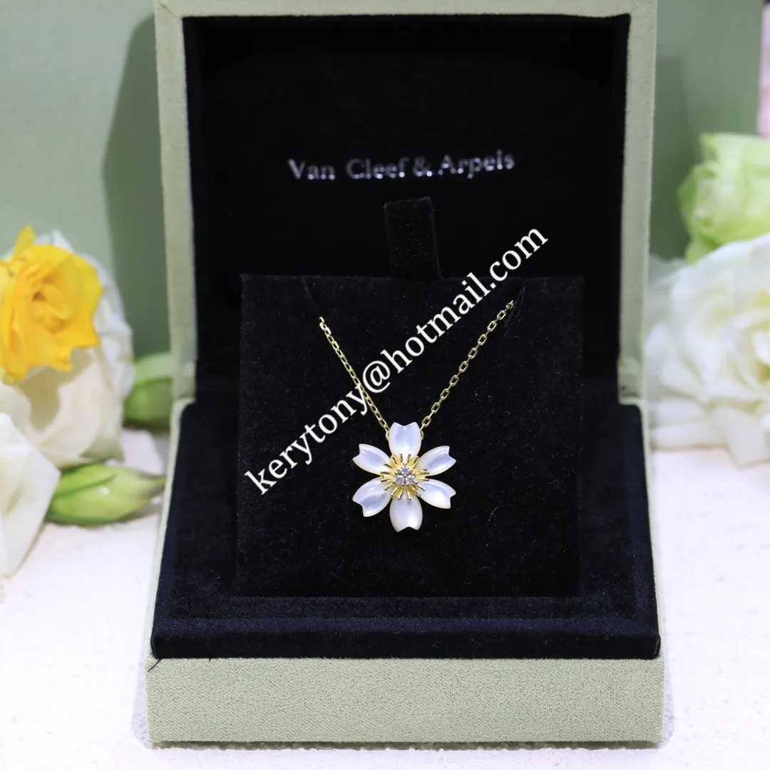 Cheap Van Cleef Arpels Rose de Noel Clip Pendant Yellow Gold With Diamond and Mother-of-pearl In Canada