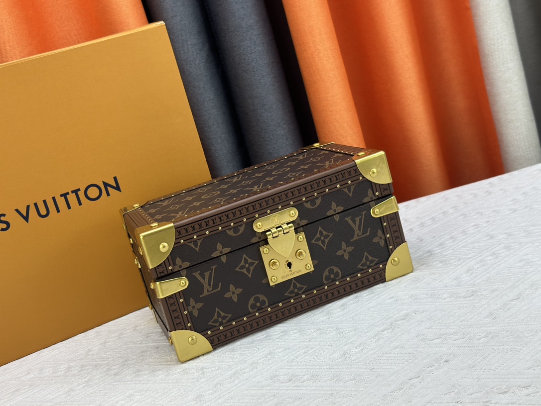 Louis Vuitton Coffret Trésor 24 M24572 Shoulder Bag Handbag