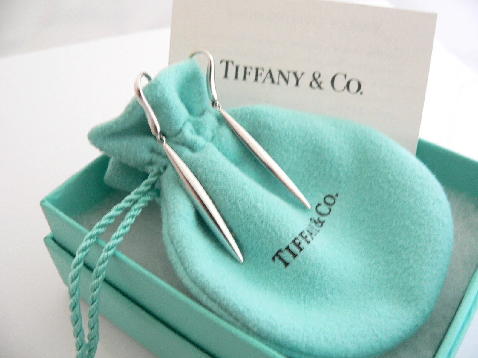 Tiffany & Co 18K Gold Feather Dangling Earrings Dangle T and Co Gift Pouch Box