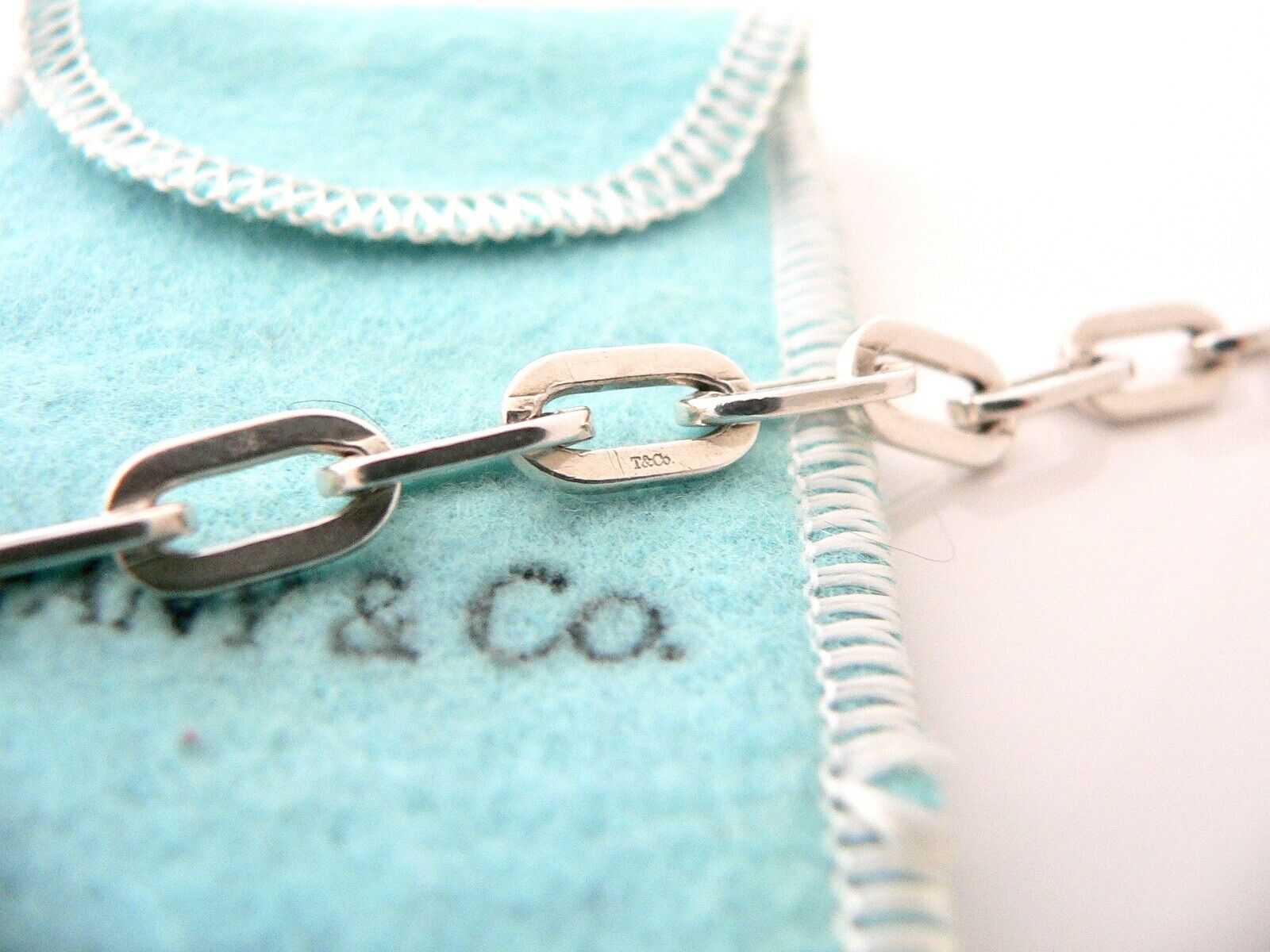 Tiffany & Co Oval Link Charm Bracelet Bangle 8 Inch Chain Silver Gift Pouch Love