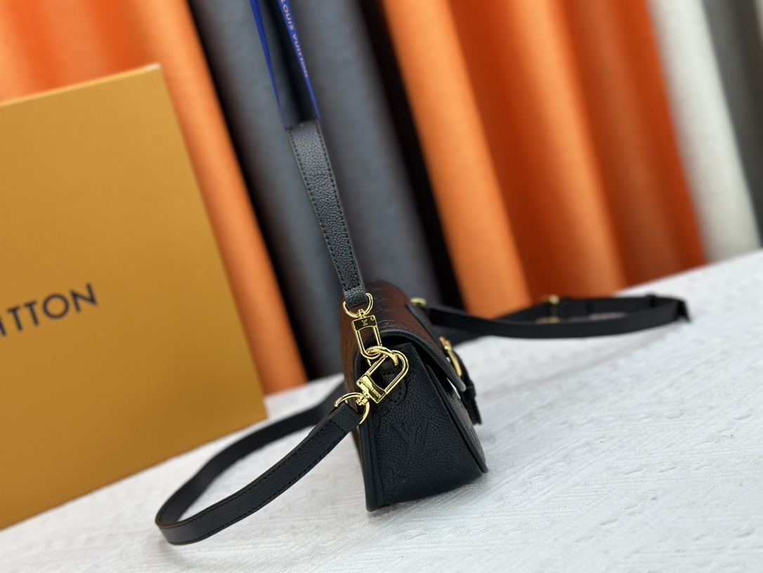 Louis Vuitton Diane M46386 M45985 Shoulder Bag Handbag