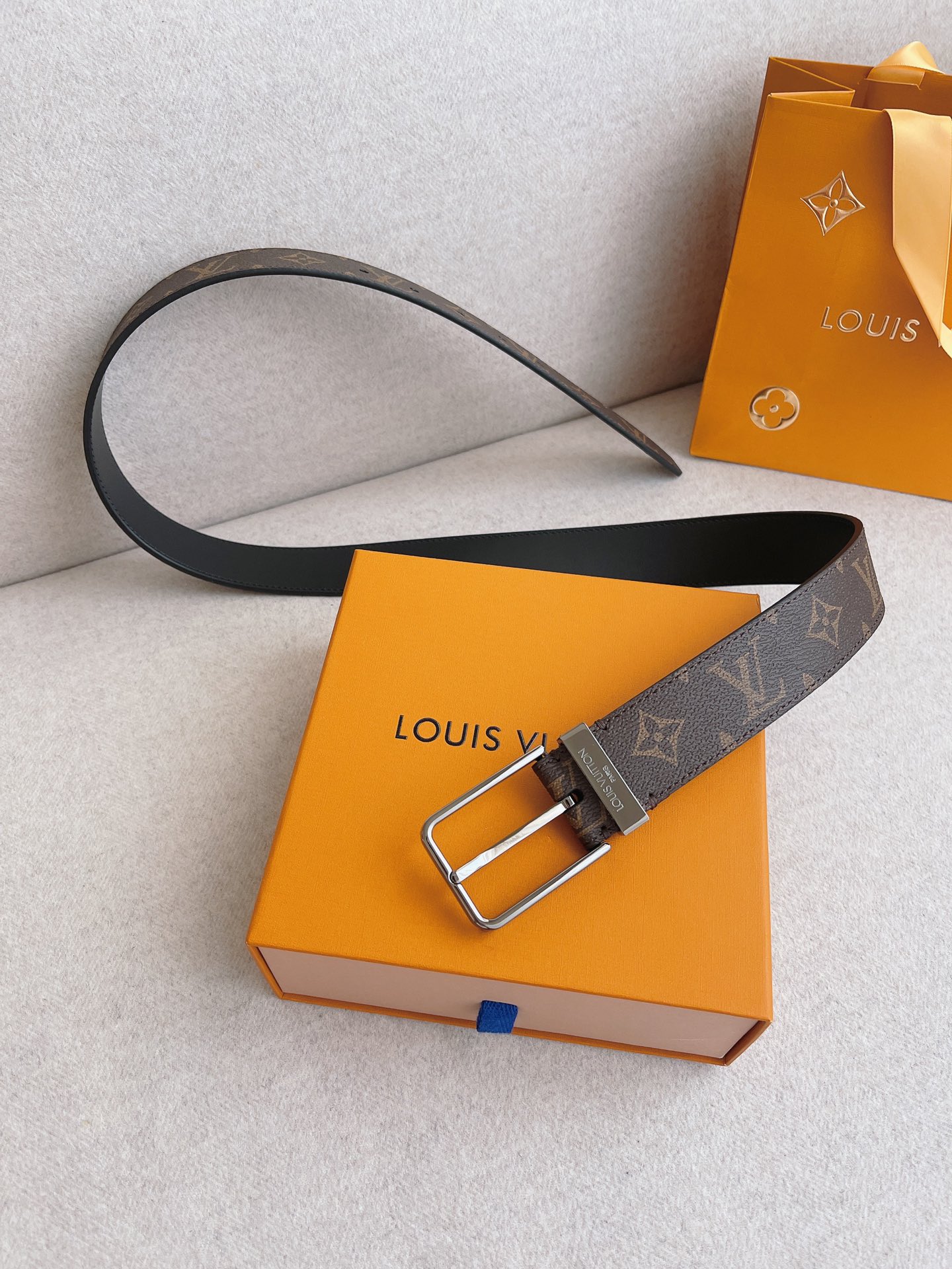 Louis Vuitton LV Leather Belts 1:1 Mirror Version