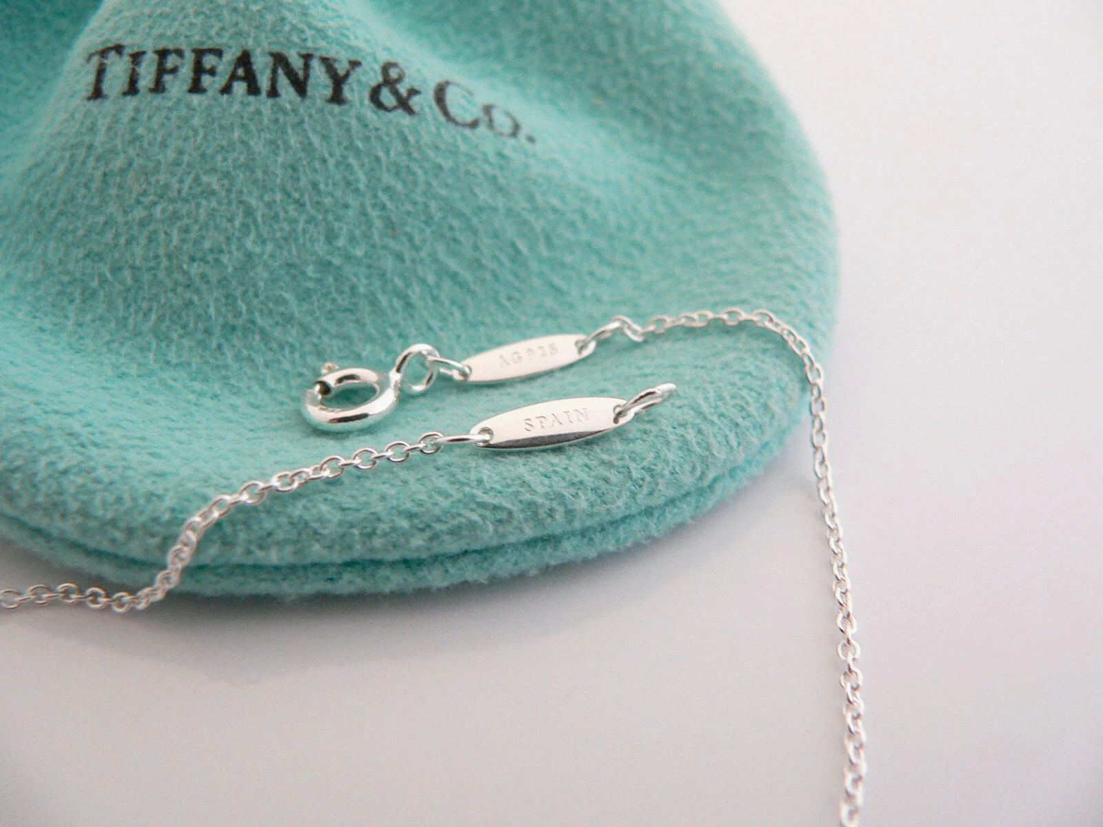 Tiffany & Co Pink Pearl by the Yard Bracelet Silver Peretti Pearl Bracelet Bangle Gift Pouch 7 Inches