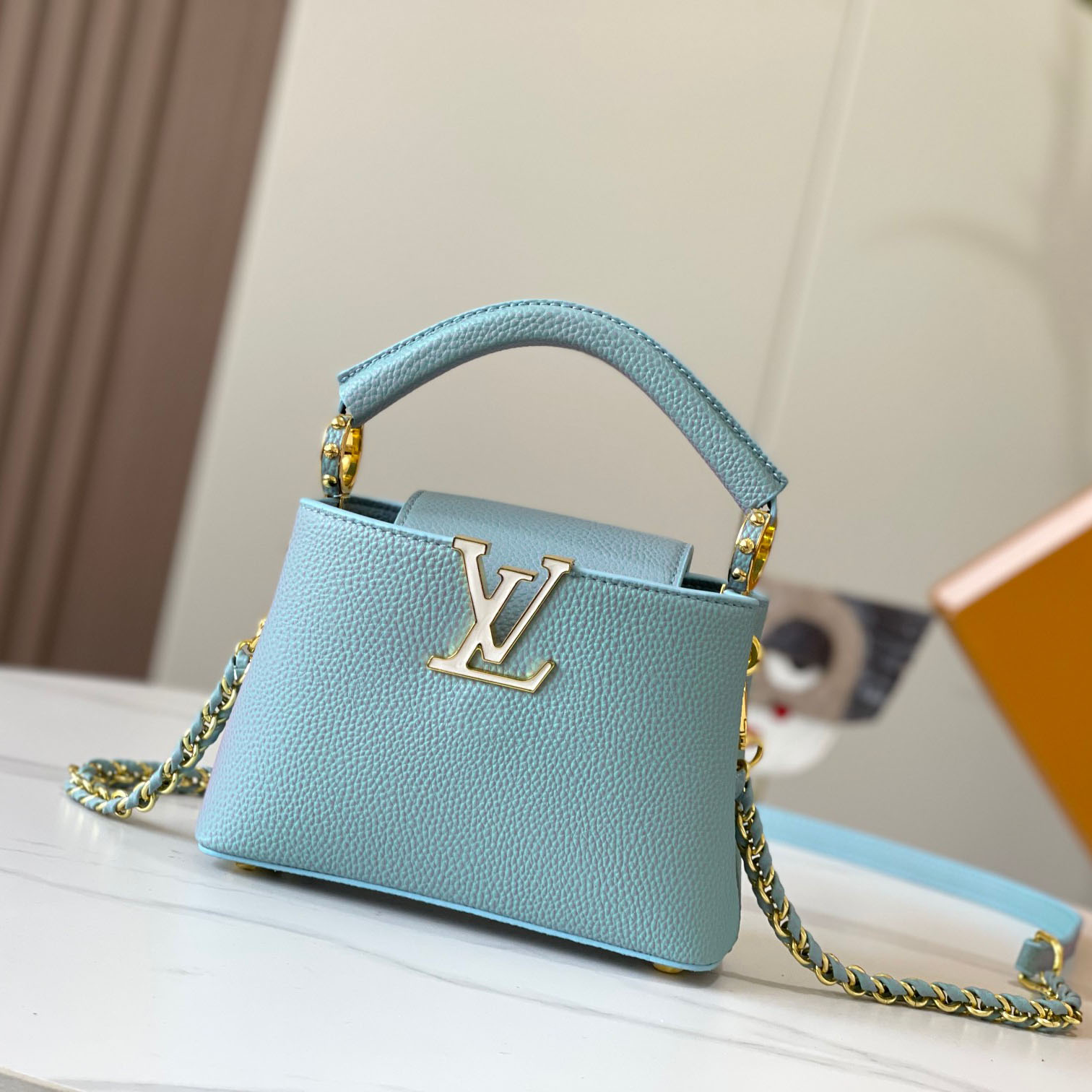 Louis Vuitton LV Capucines Love lock Chain Shoulder Bag M23950  (Replica)