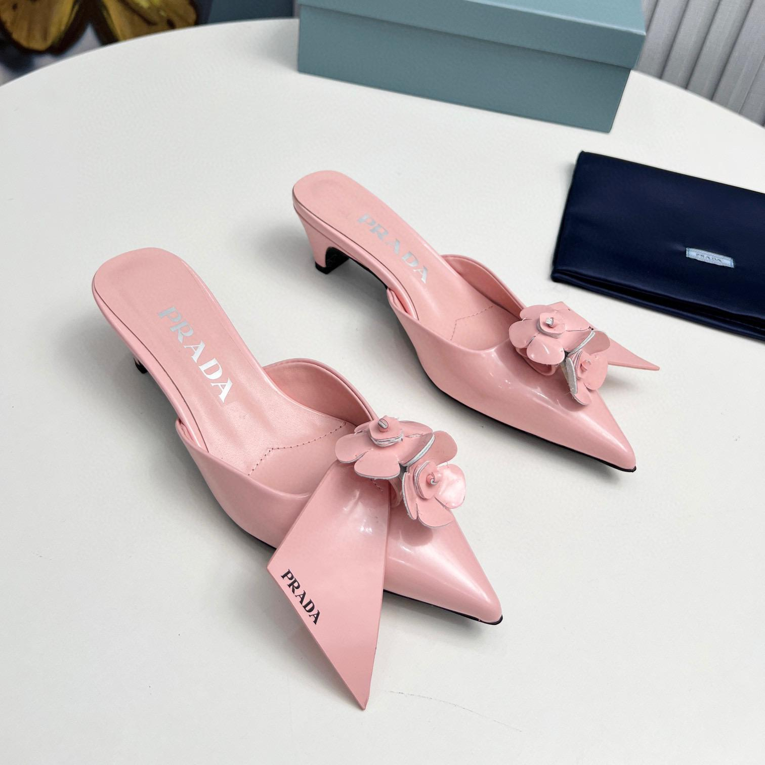 Prada  Patent Leather Flip-flops Sandals Slide (Replica)