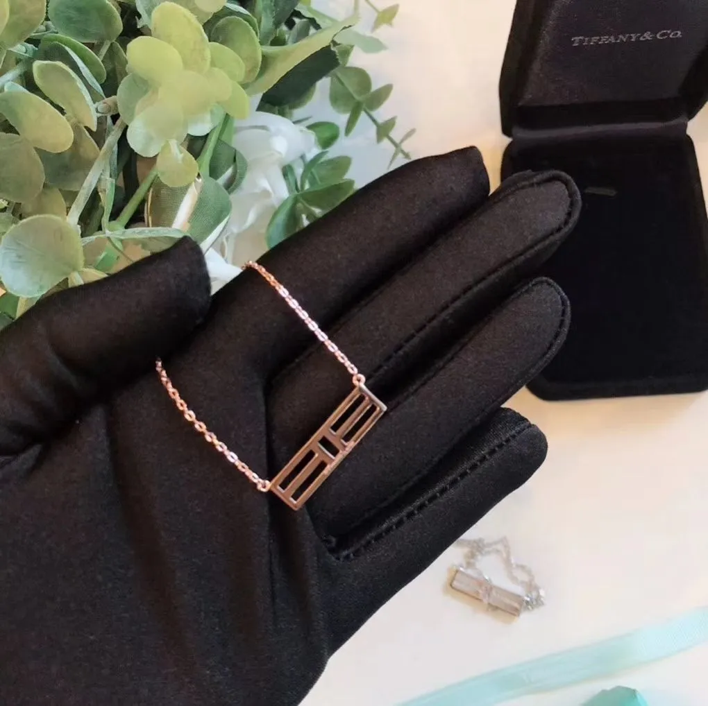 Quality Luxury Tiffany T Two Open Horizontal Bar Pendant Female Diamonds Necklace Rose Gold/ Yellow Gold / Silver 60991359
