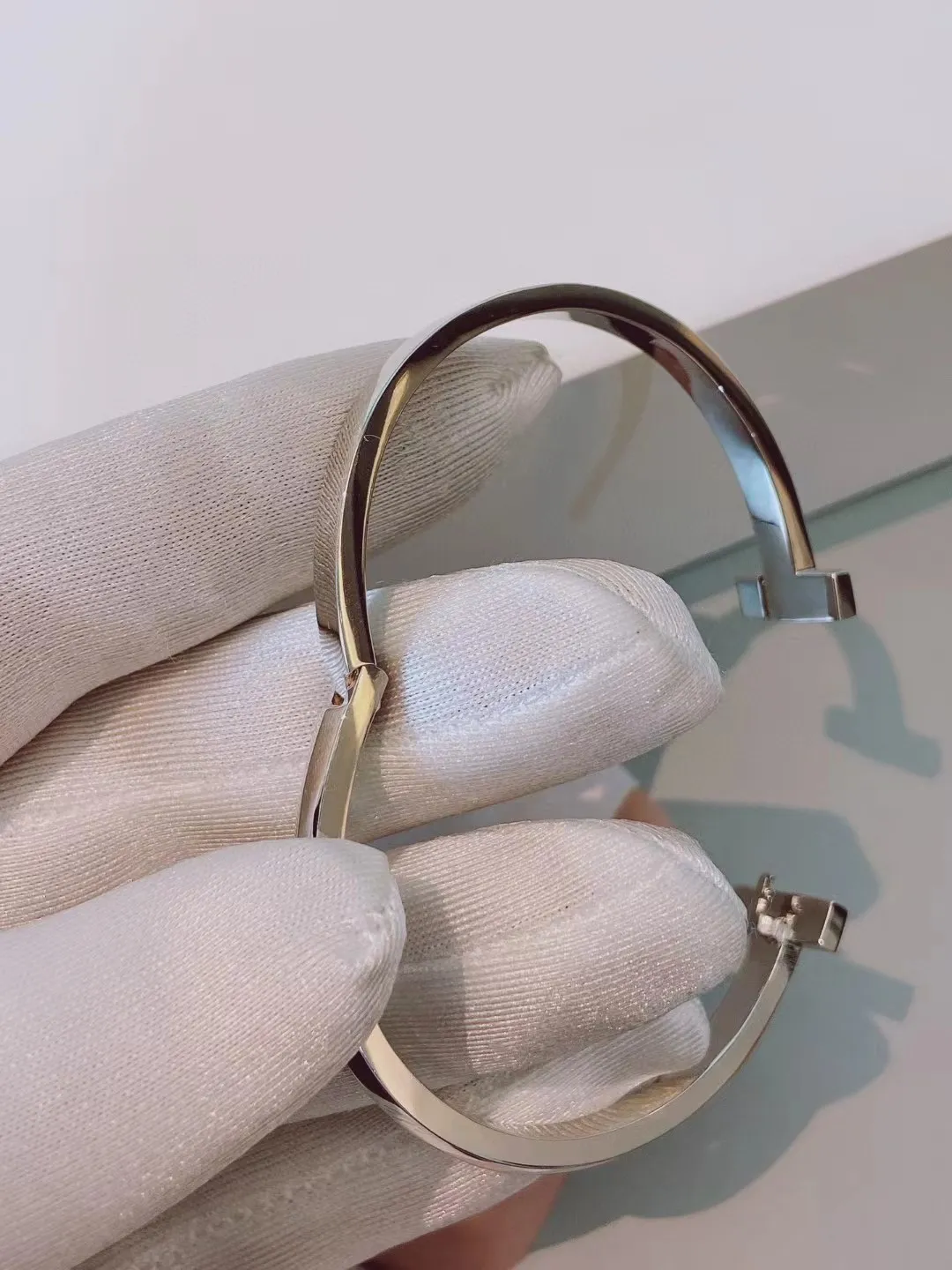 Tiffany T T1 Hinged Bangle Champagne Gold/White Gold