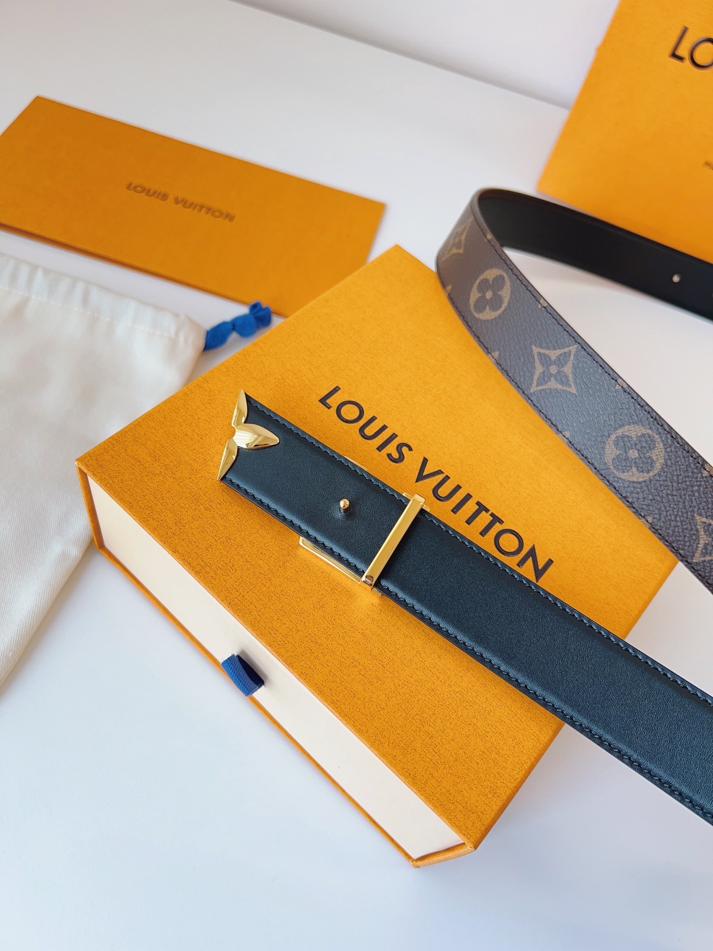 Louis Vuitton LV Leather Belts 1:1 Mirror Version