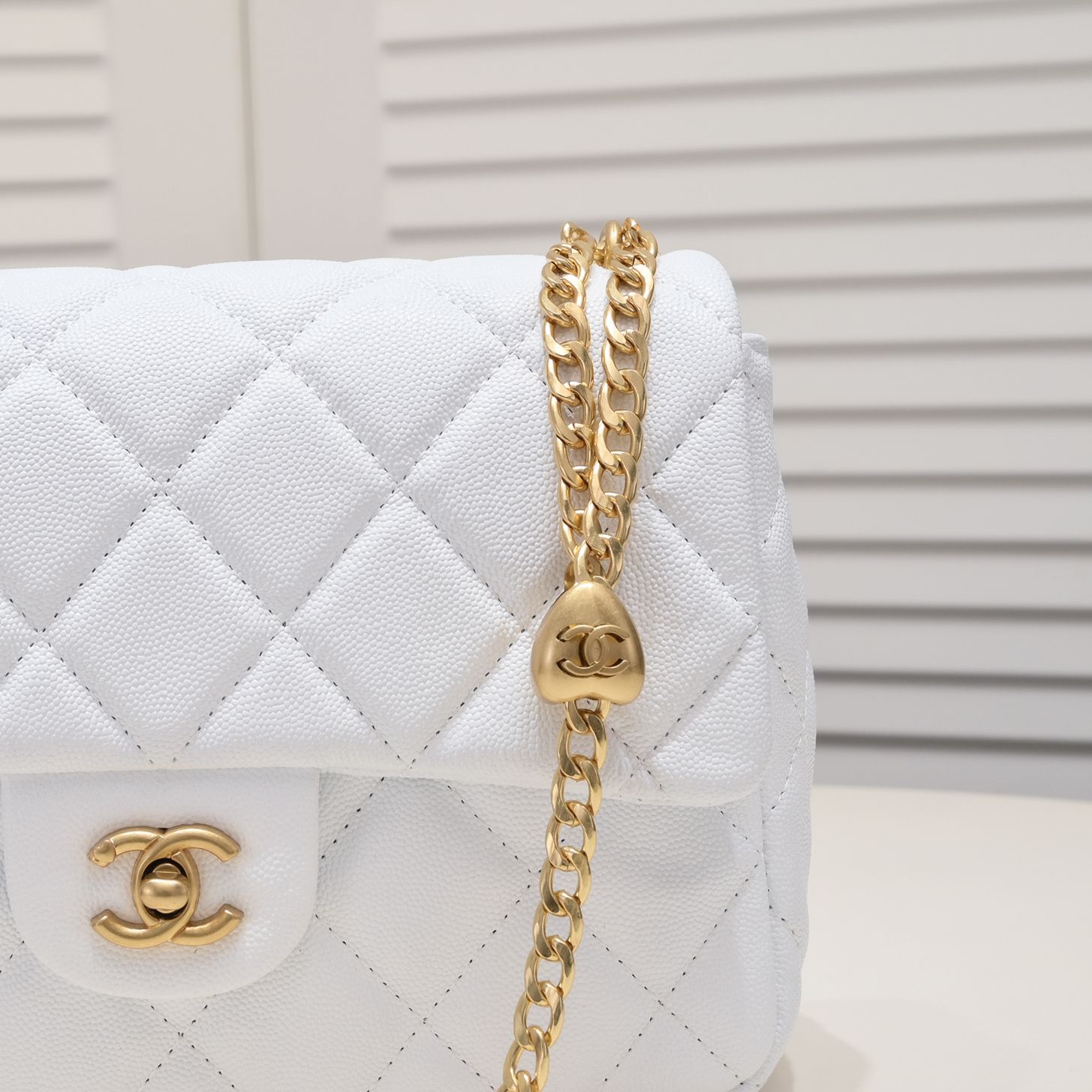 Chanel 23P Heart-Shaped Sardware Shoulder Bag Handbag