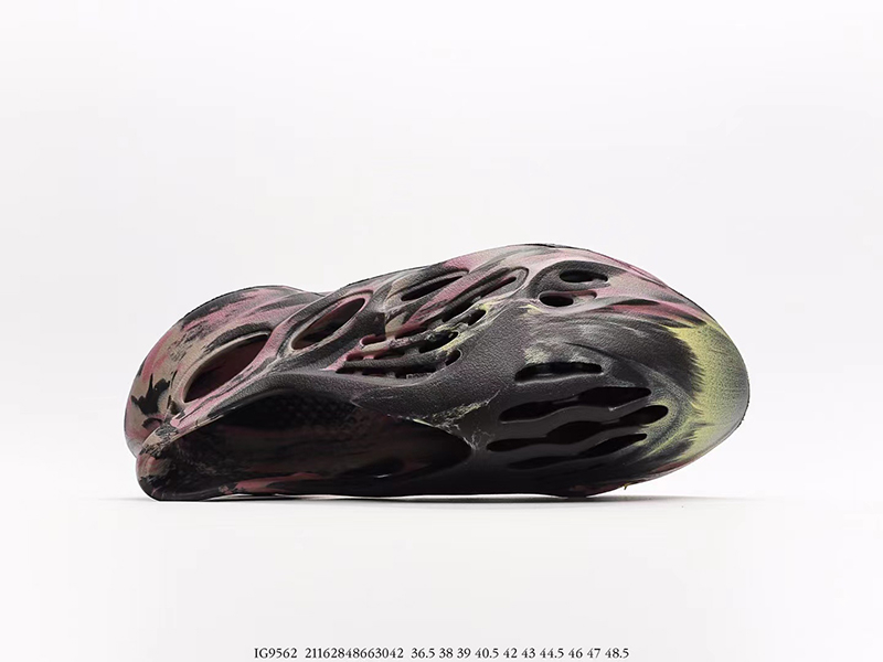 Yeezy Foam Runner MX Carbon IG9562