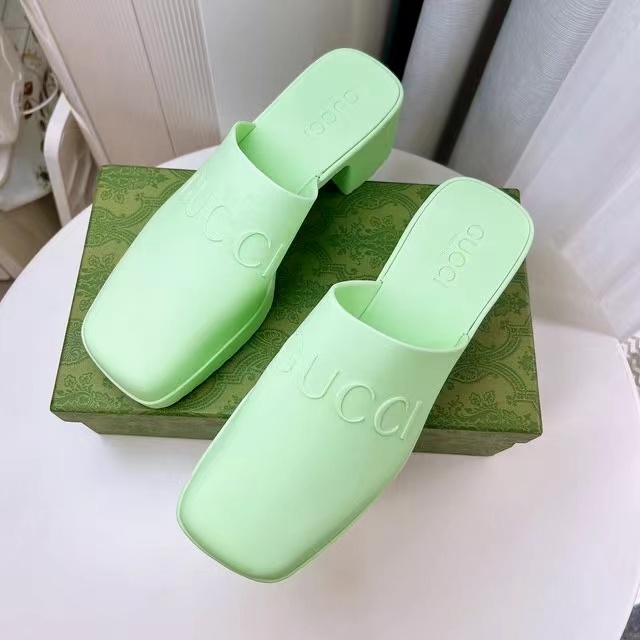 Gucci Shoes Open-Heel Bun Embossed Logo Chunky Heel Slide Sandal (Replica)