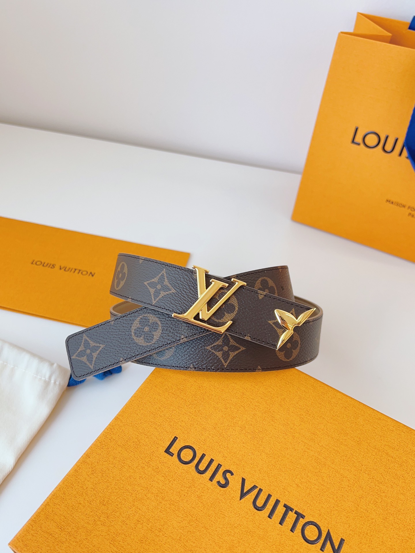 Louis Vuitton LV Leather Belts 1:1 Mirror Version