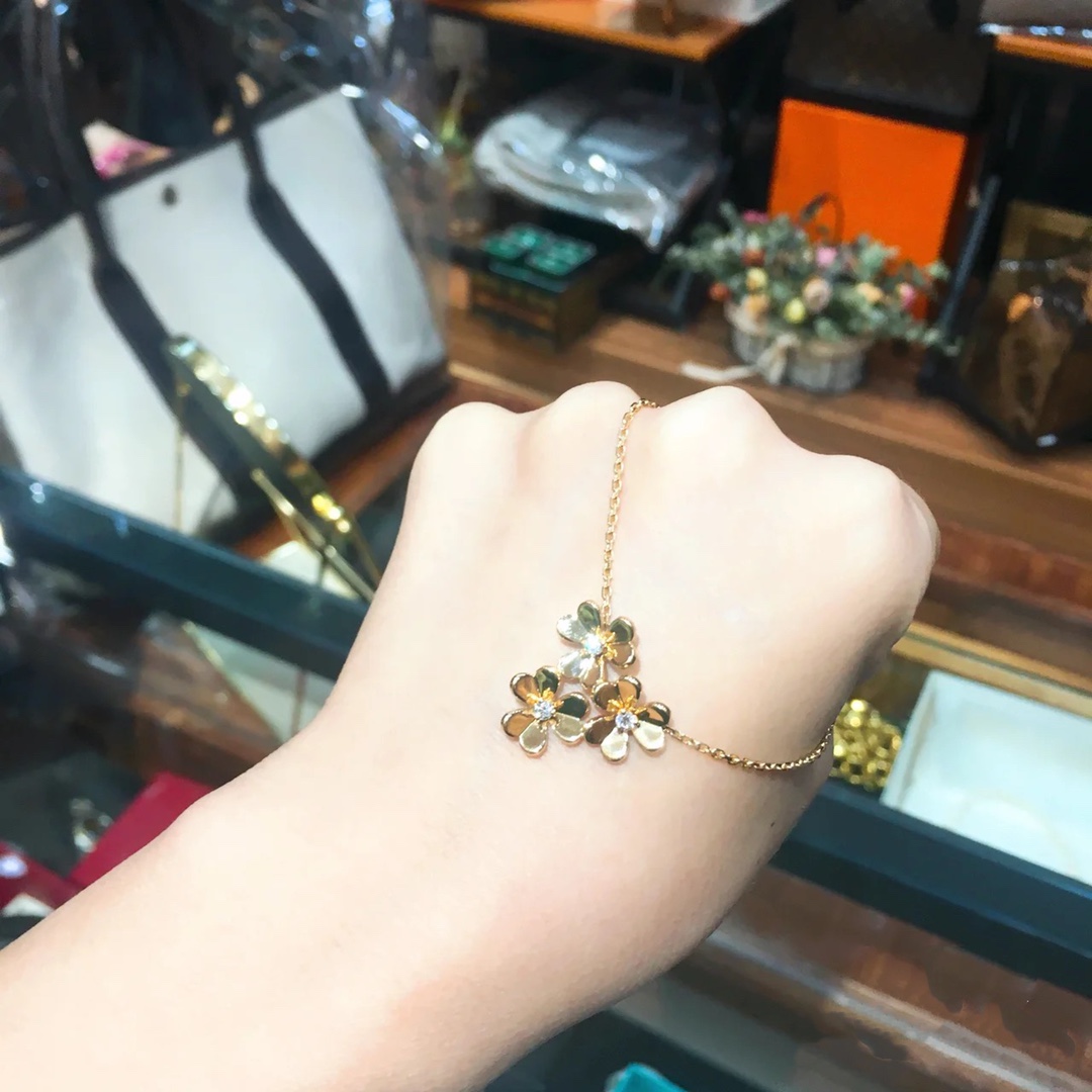 Van Cleef & Arpels Frivole pendant, 3 flowers, mini model