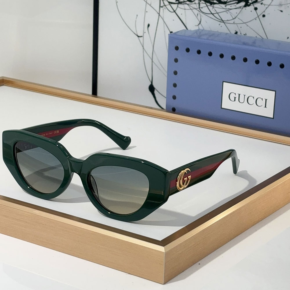 Gucci  The legs are Decorated With the Signature Double G  sunglasses Top quality （Replica）