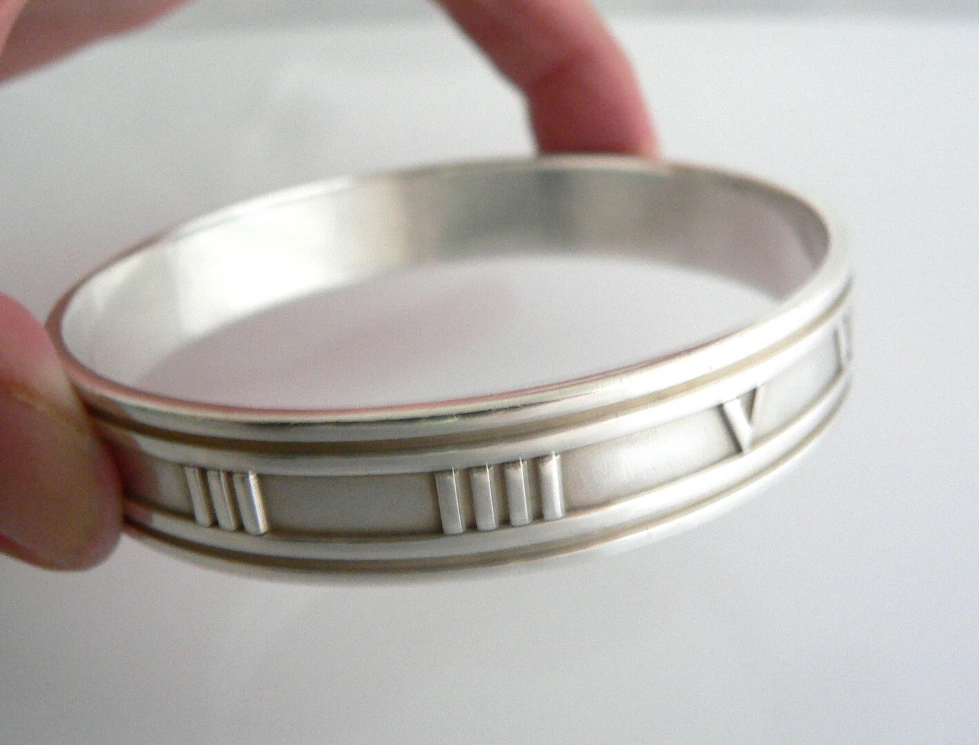 Tiffany & Co Atlas Roman Numeral Bangle Wide Silver Bracelet Love Gift Pouch Art