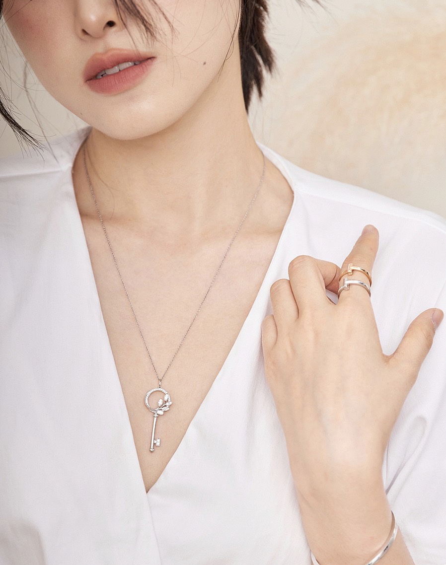 Tiffany Keys, Tiffany Victoria® Diamond Vine Circle Key in Platinum