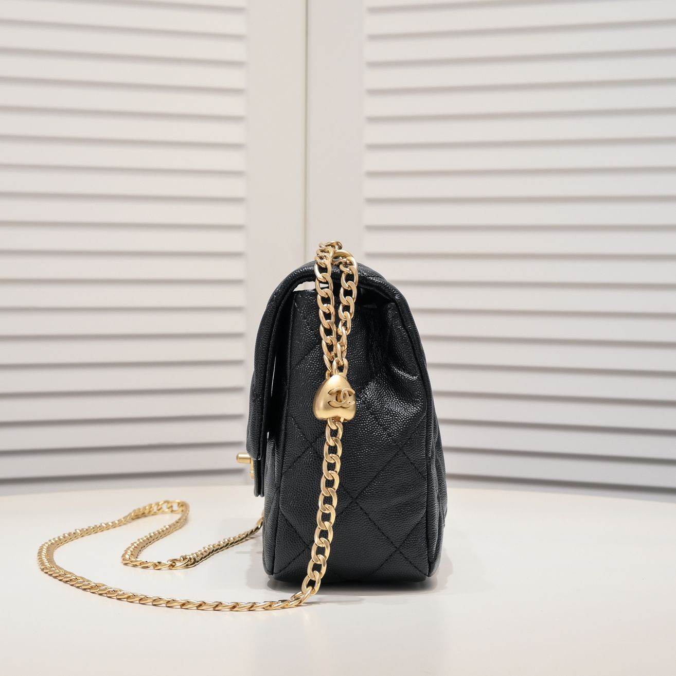 Chanel 23P Heart-Shaped Sardware Shoulder Bag Handbag