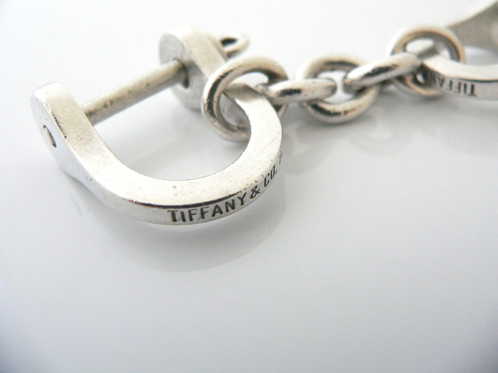Tiffany & Co Silver Shackle Key Ring Keychain Man Unique Gift Love Statement