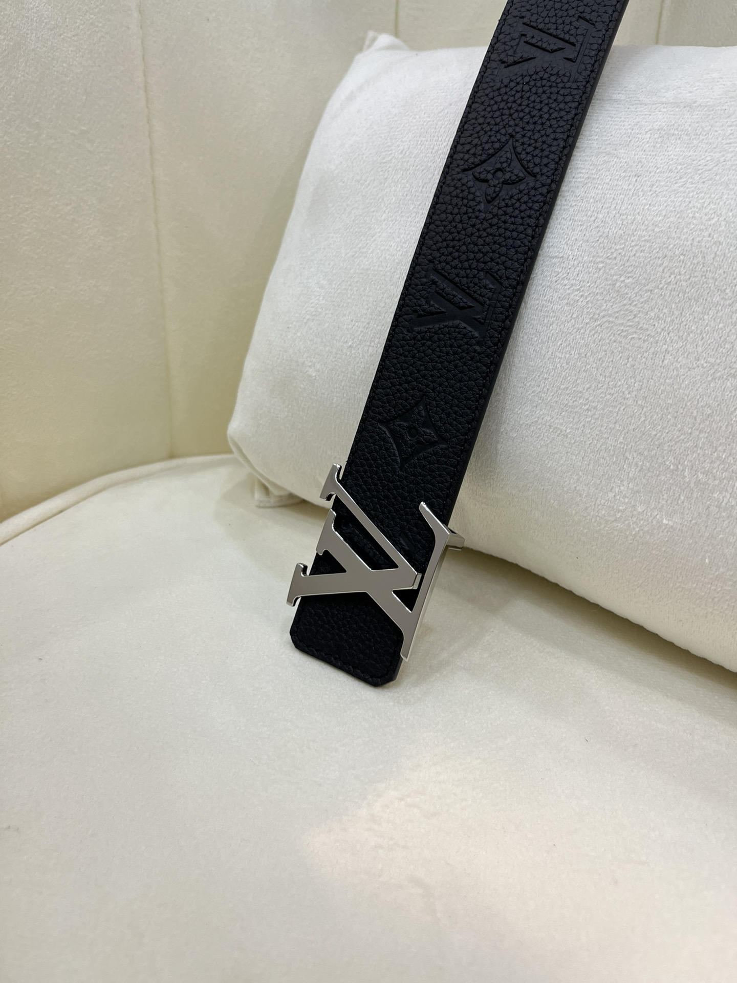 Louis Vuitton LV Leather Belts 1:1 Mirror Version