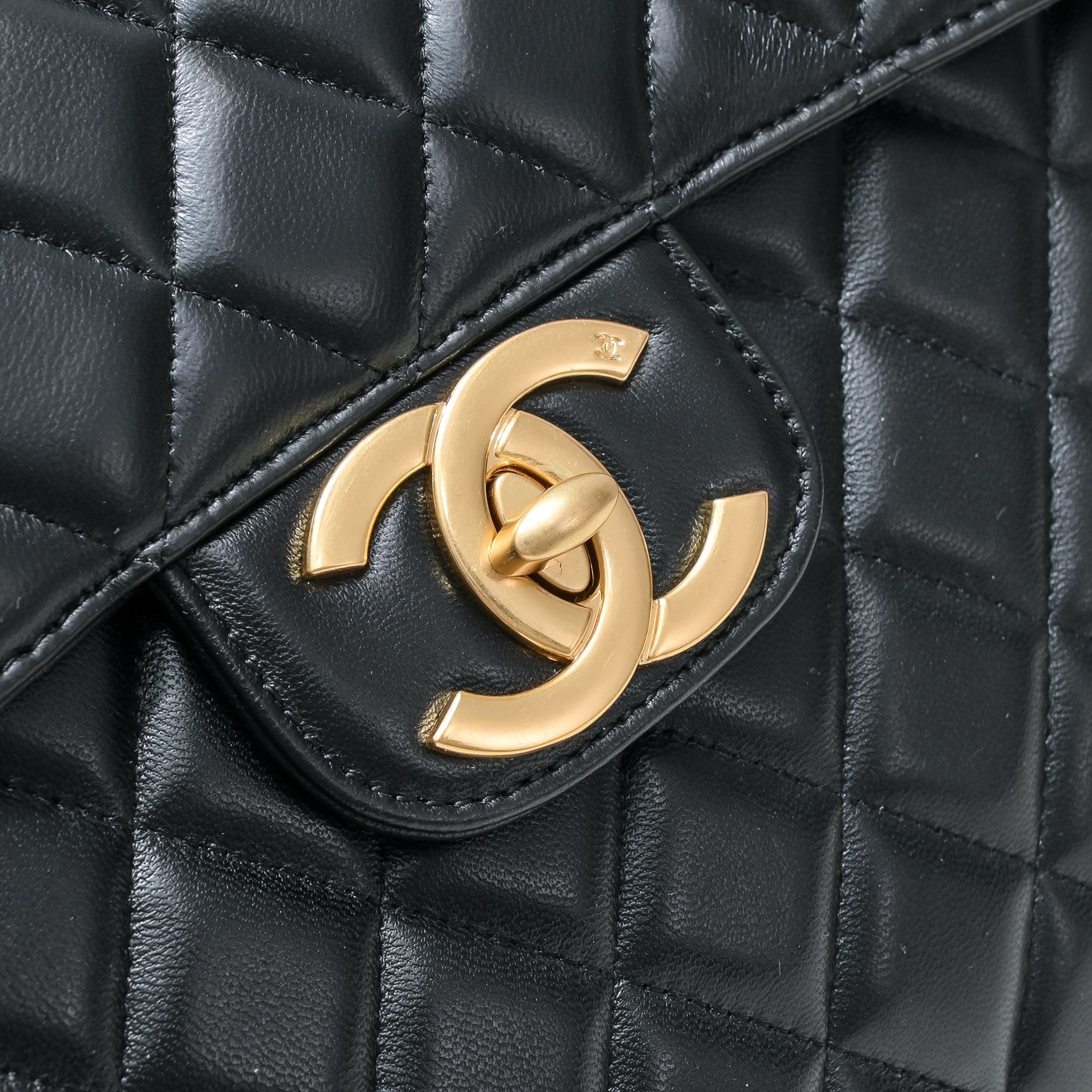 Chanel Classic Flap Bag Shoulder Bag Handbag