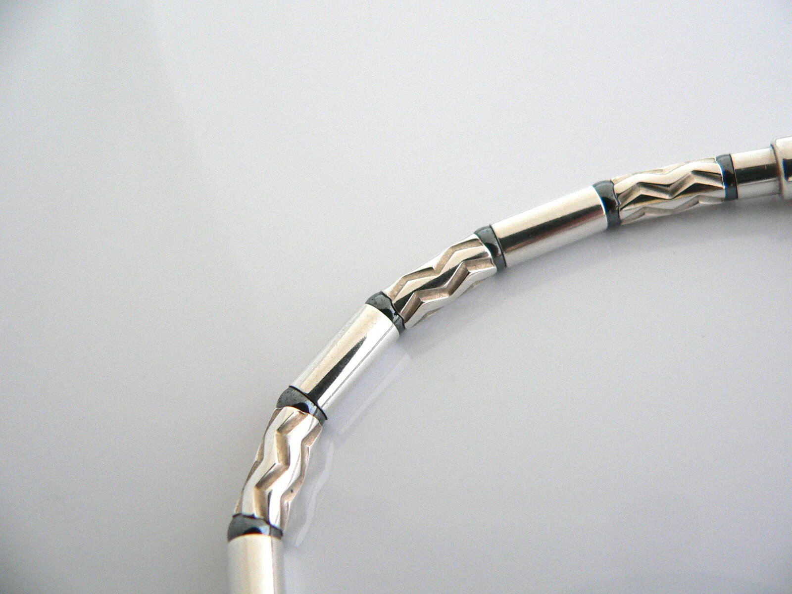 Tiffany & Co Silver Hematite Carved Bead Bracelet Bangle Rare Gift Cool Love