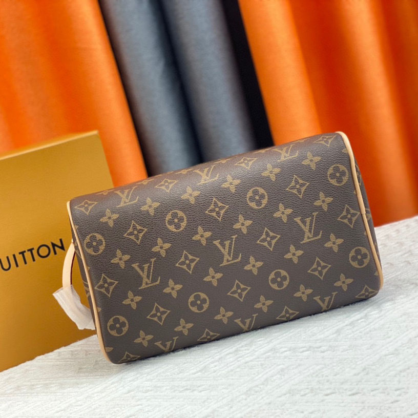 Louis Vuitton LV  Cosmetics Pouch Toiletry Bag Leather Handbag  Shoulder Bag(Replica)