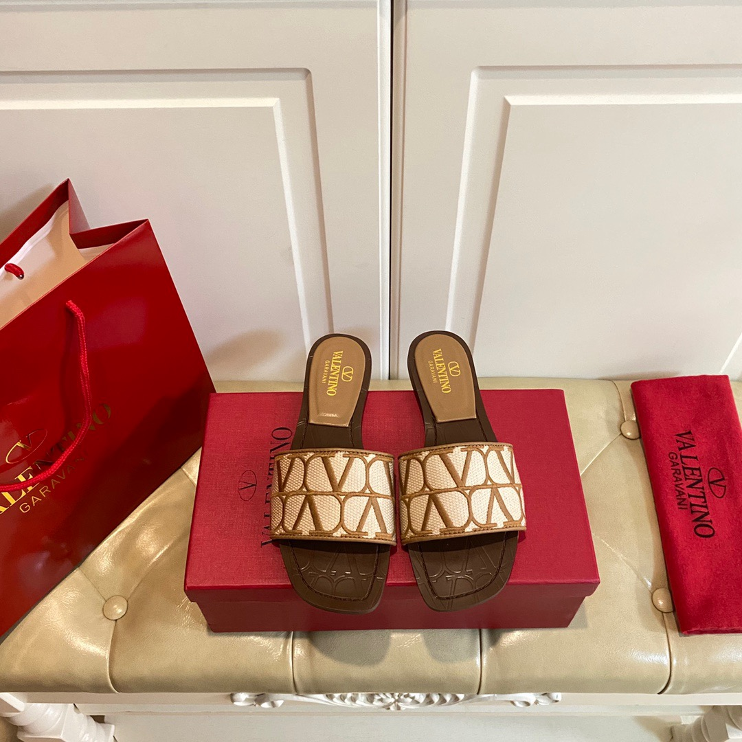 Valentino Everything Fits Comfortably Slide Sandal(Replica)