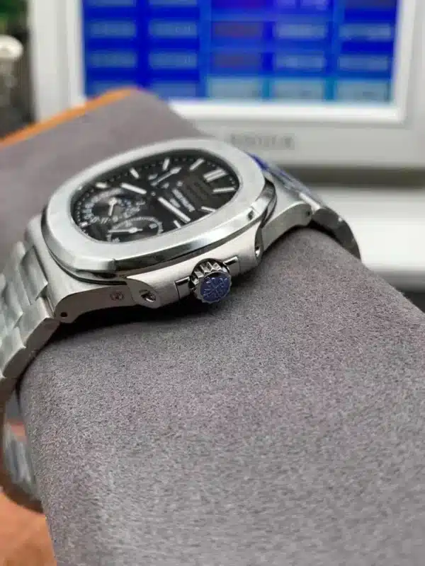 Nautilus Moon phases 40 mm,Stainless steel Dark Dial,5712/1A-001