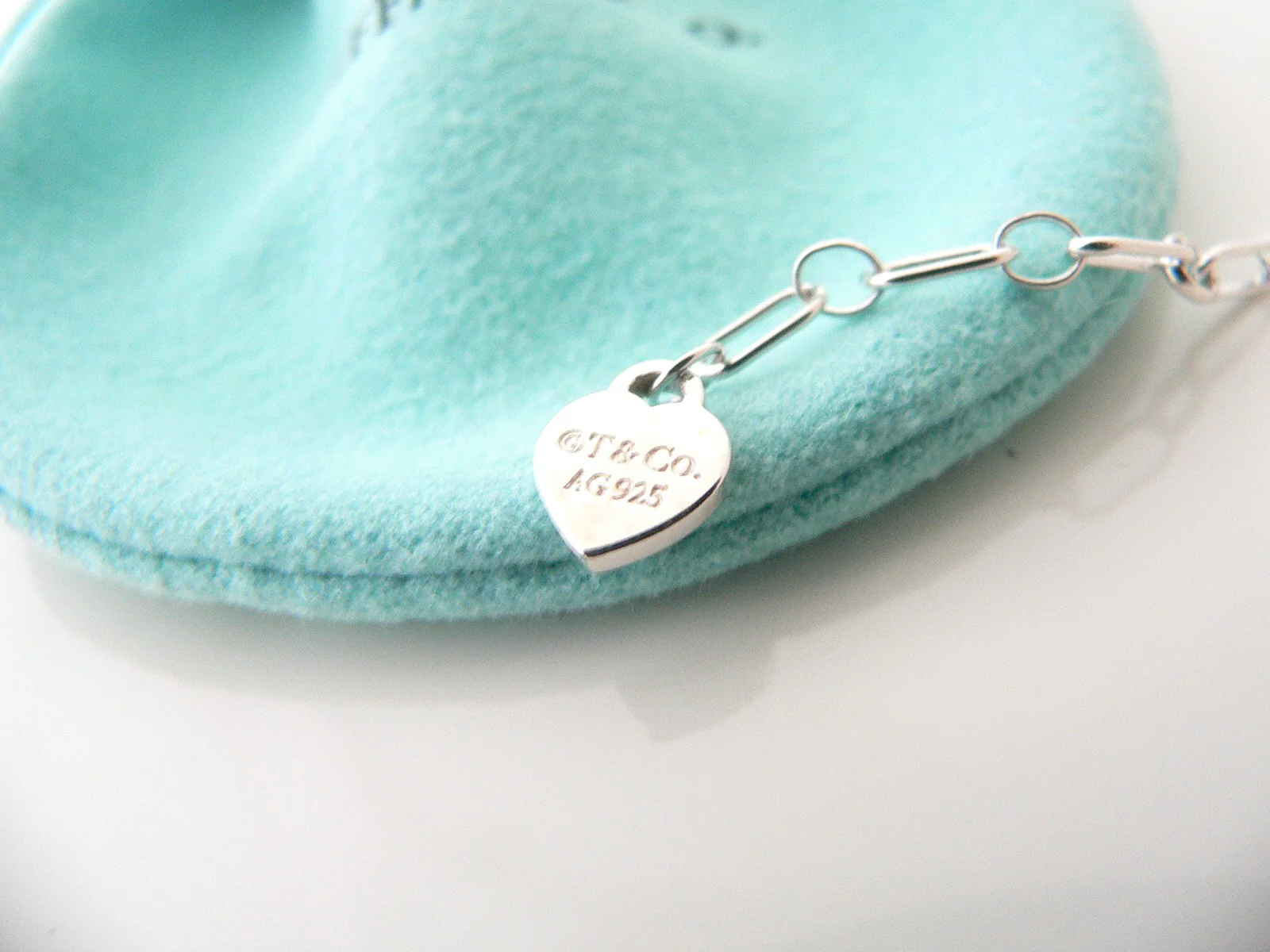 Tiffany & Co LOVE Charm Bracelet Dangling Pendant Link Chain Bangle Blue Enamel Hearts 7.5 Inches