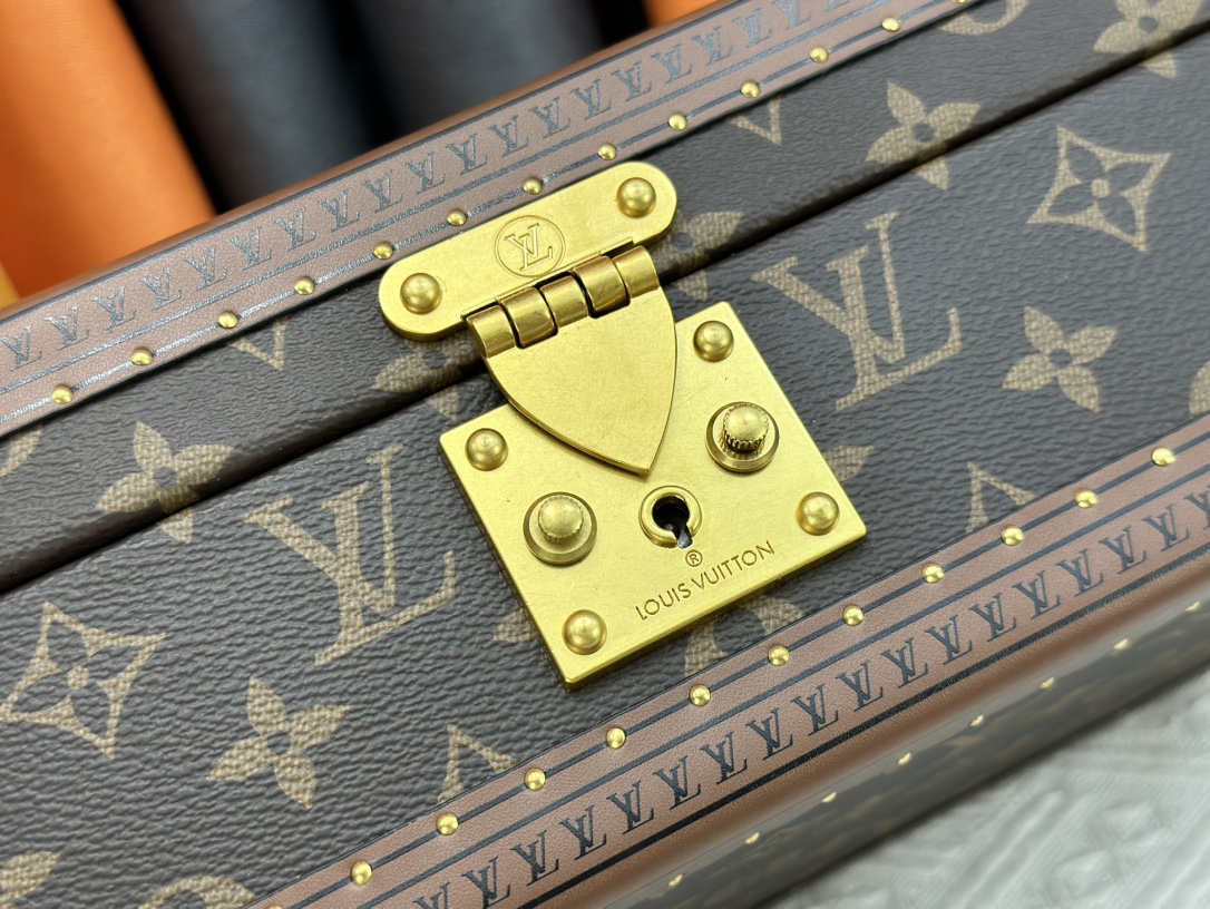 Louis Vuitton M4700B M47641 Shoulder Bag Handbag